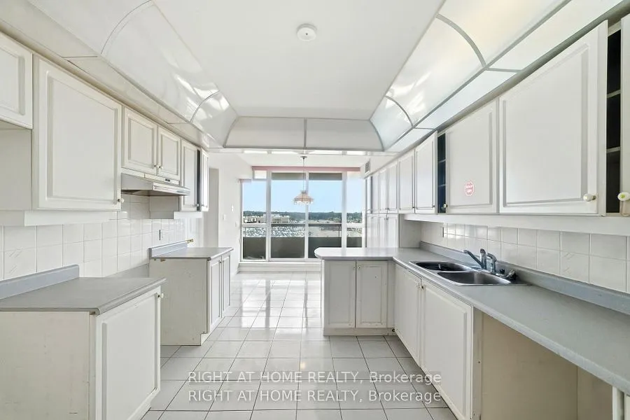 610 Bullock Drive #803