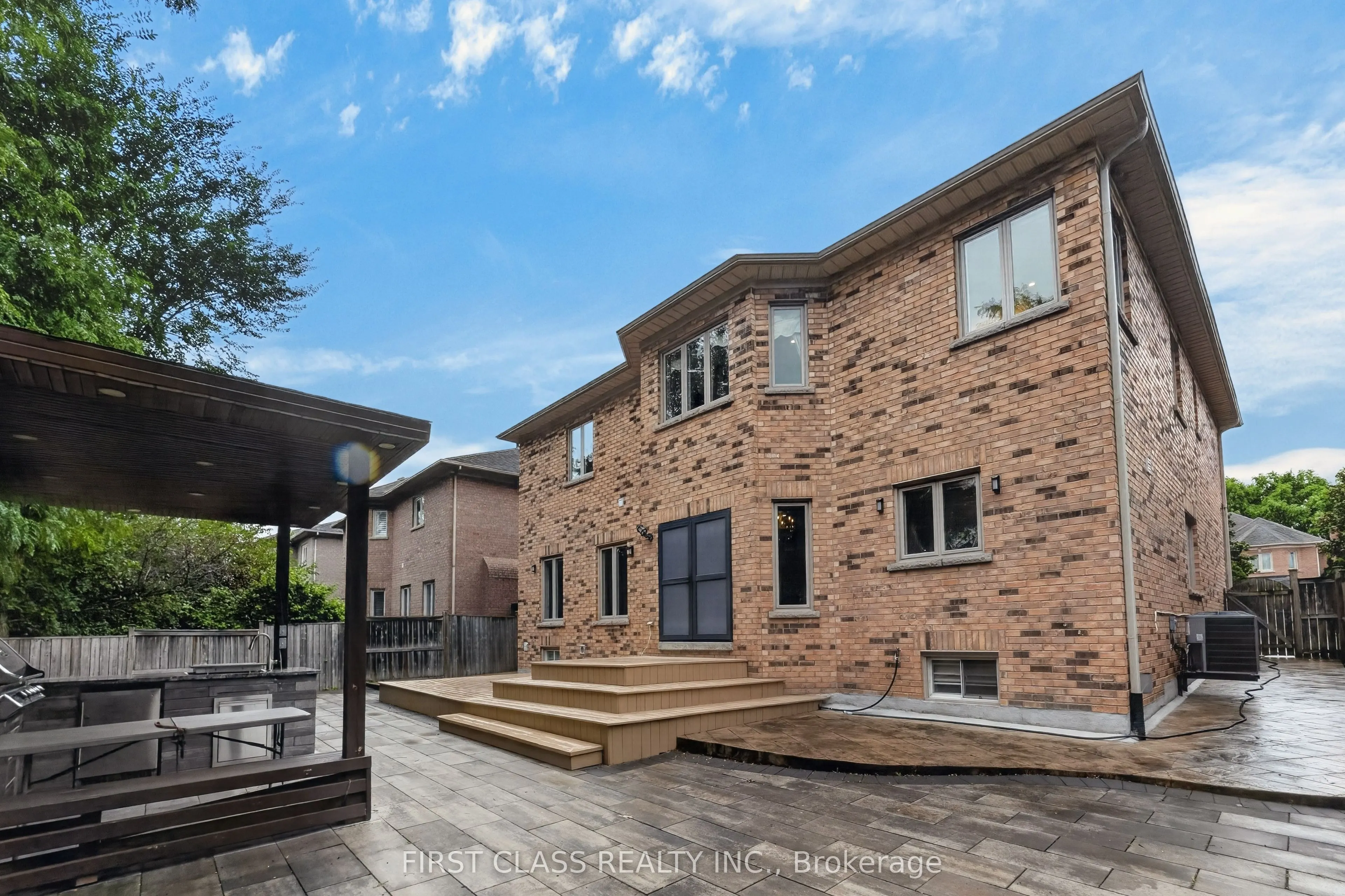 67 Black Walnut Crescent