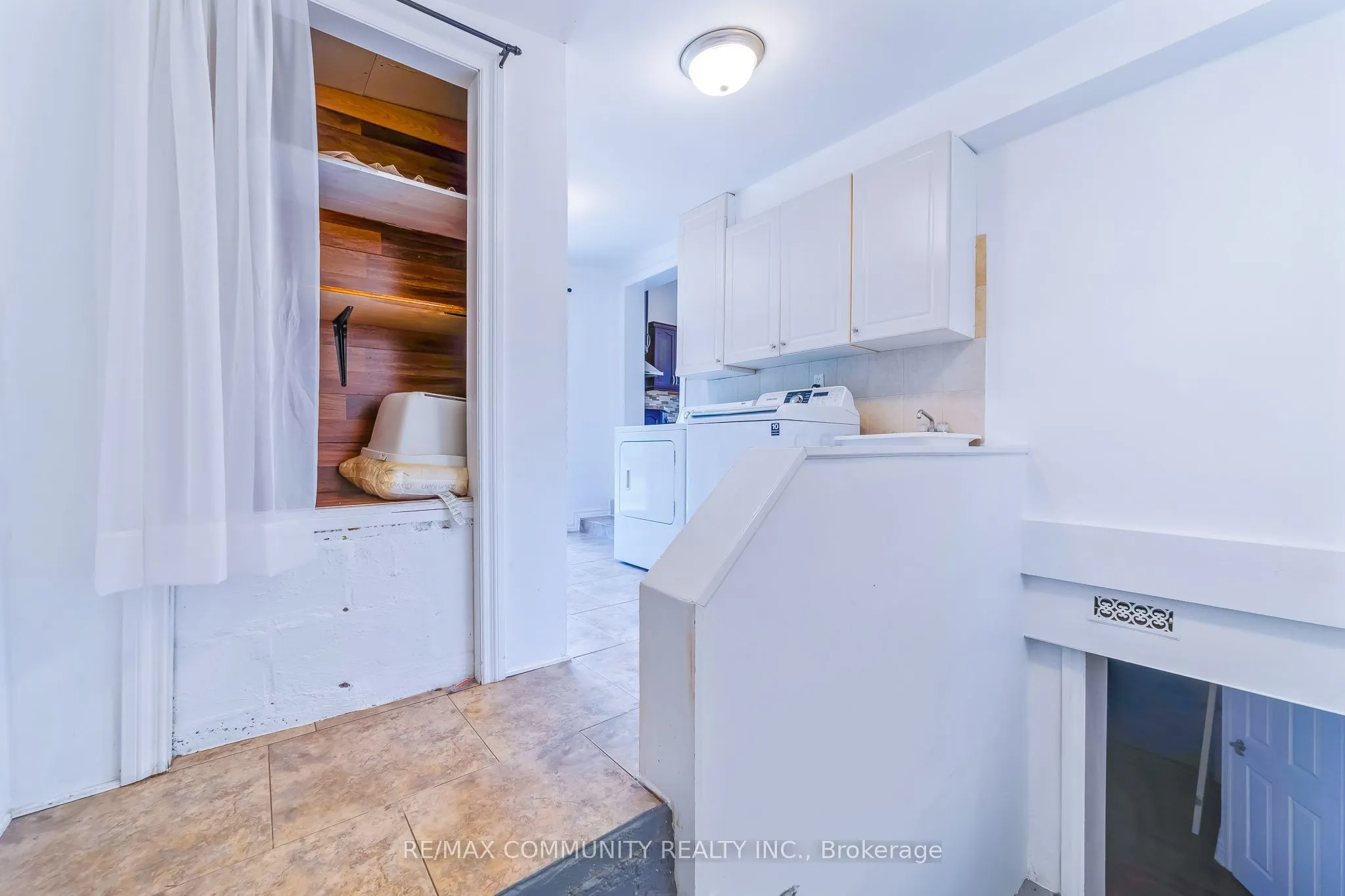 5154 Aurora Road