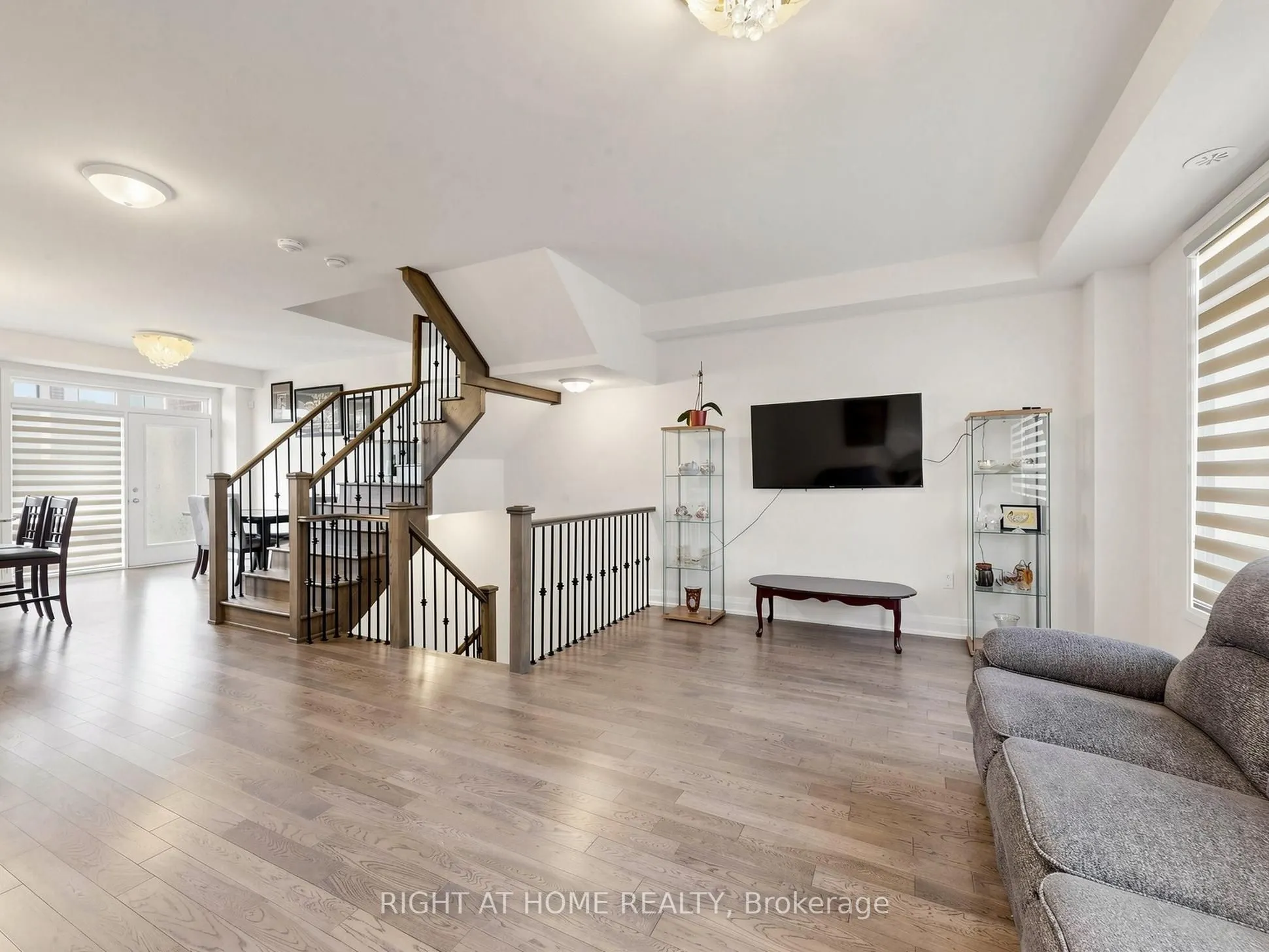 23 Moneypenny Place