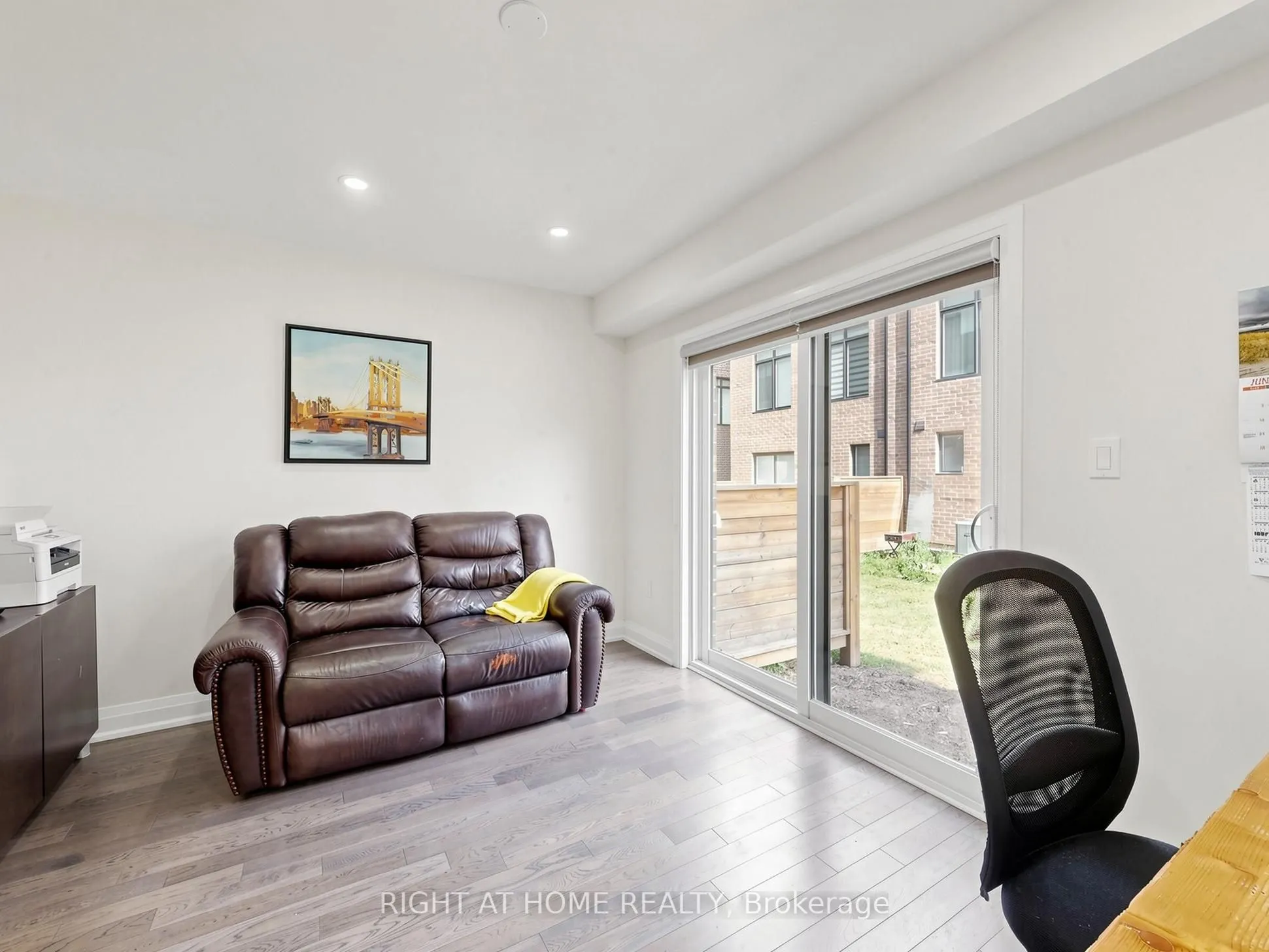 23 Moneypenny Place