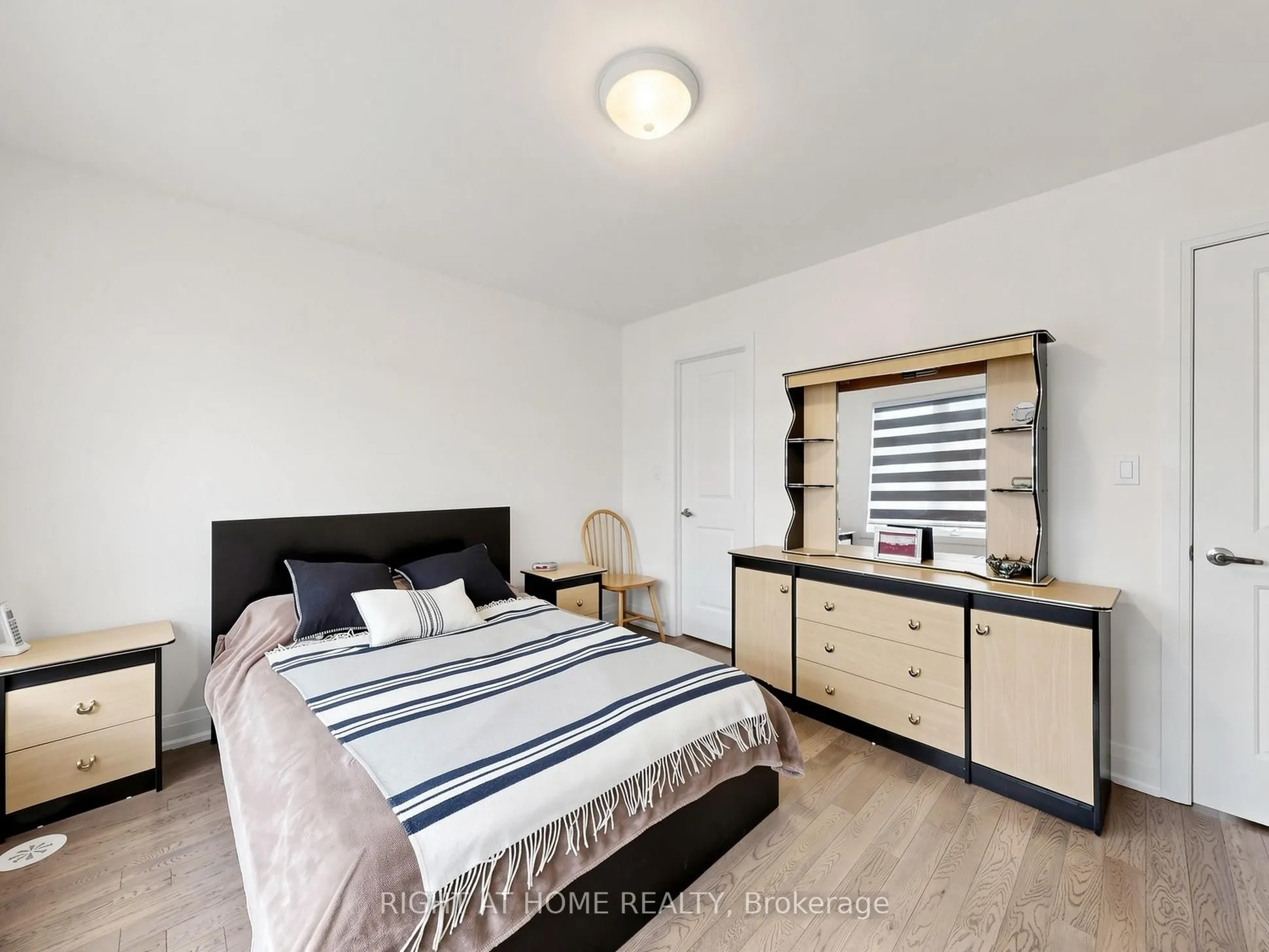 23 Moneypenny Place