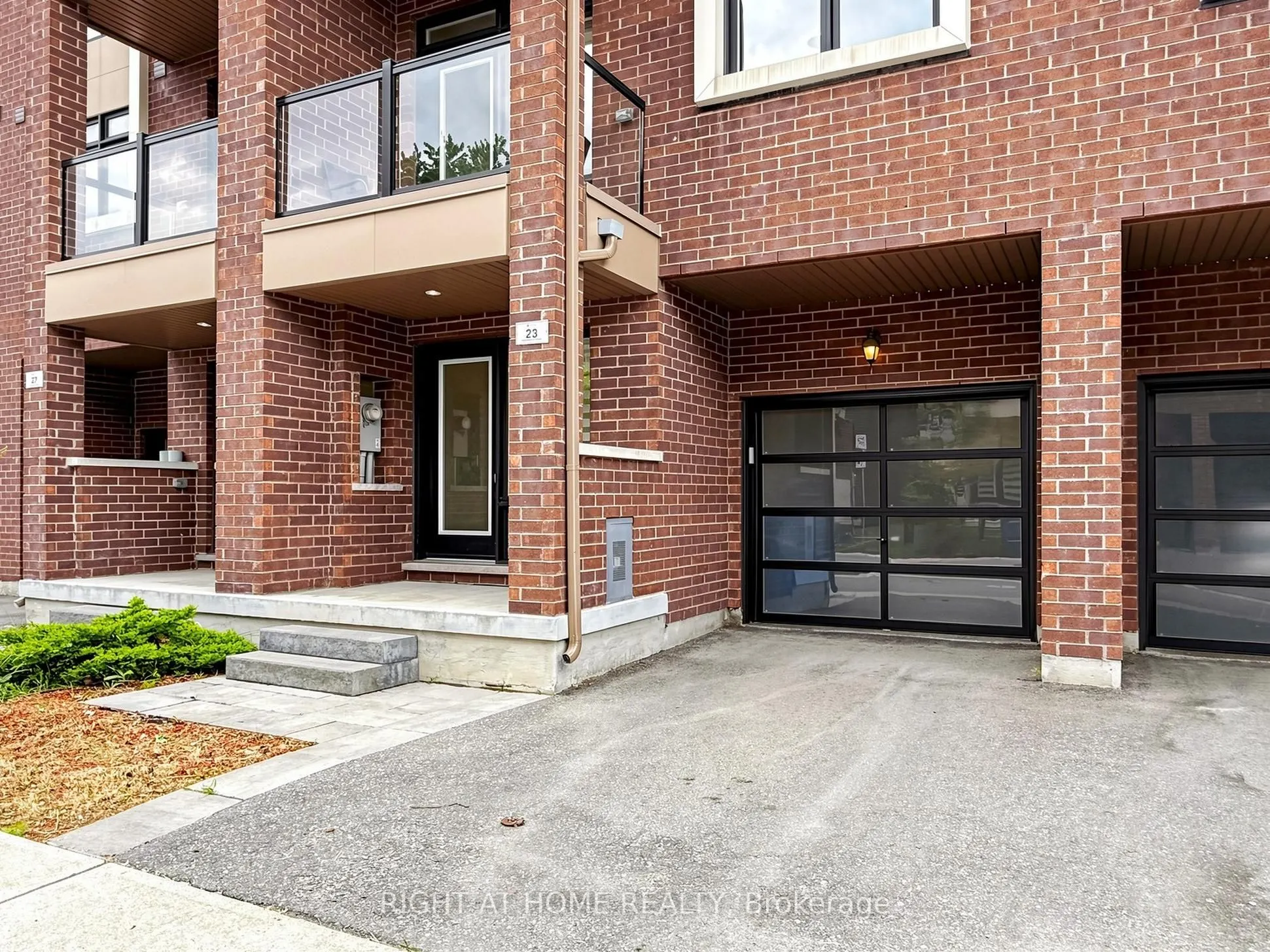 23 Moneypenny Place