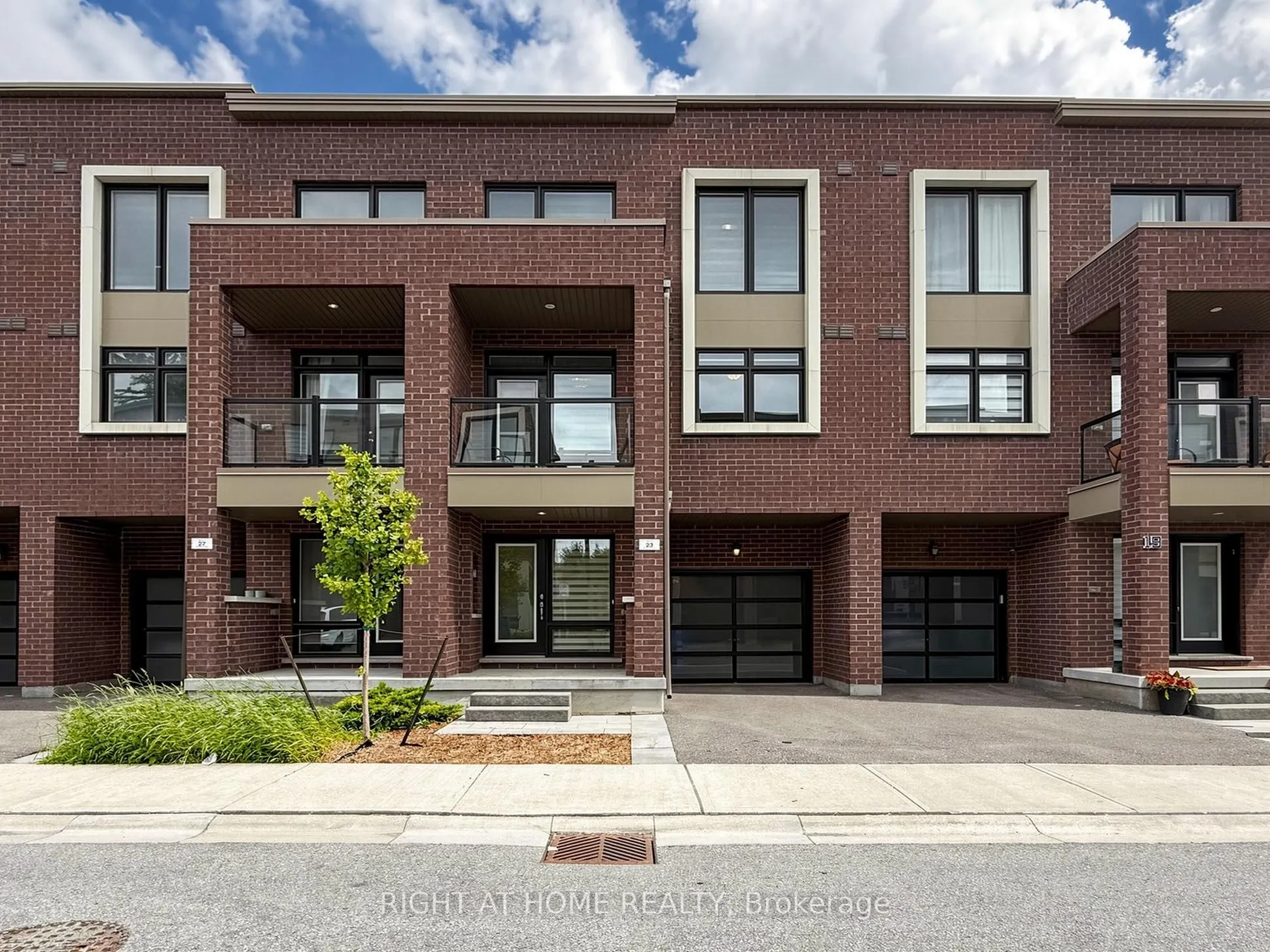 23 Moneypenny Place