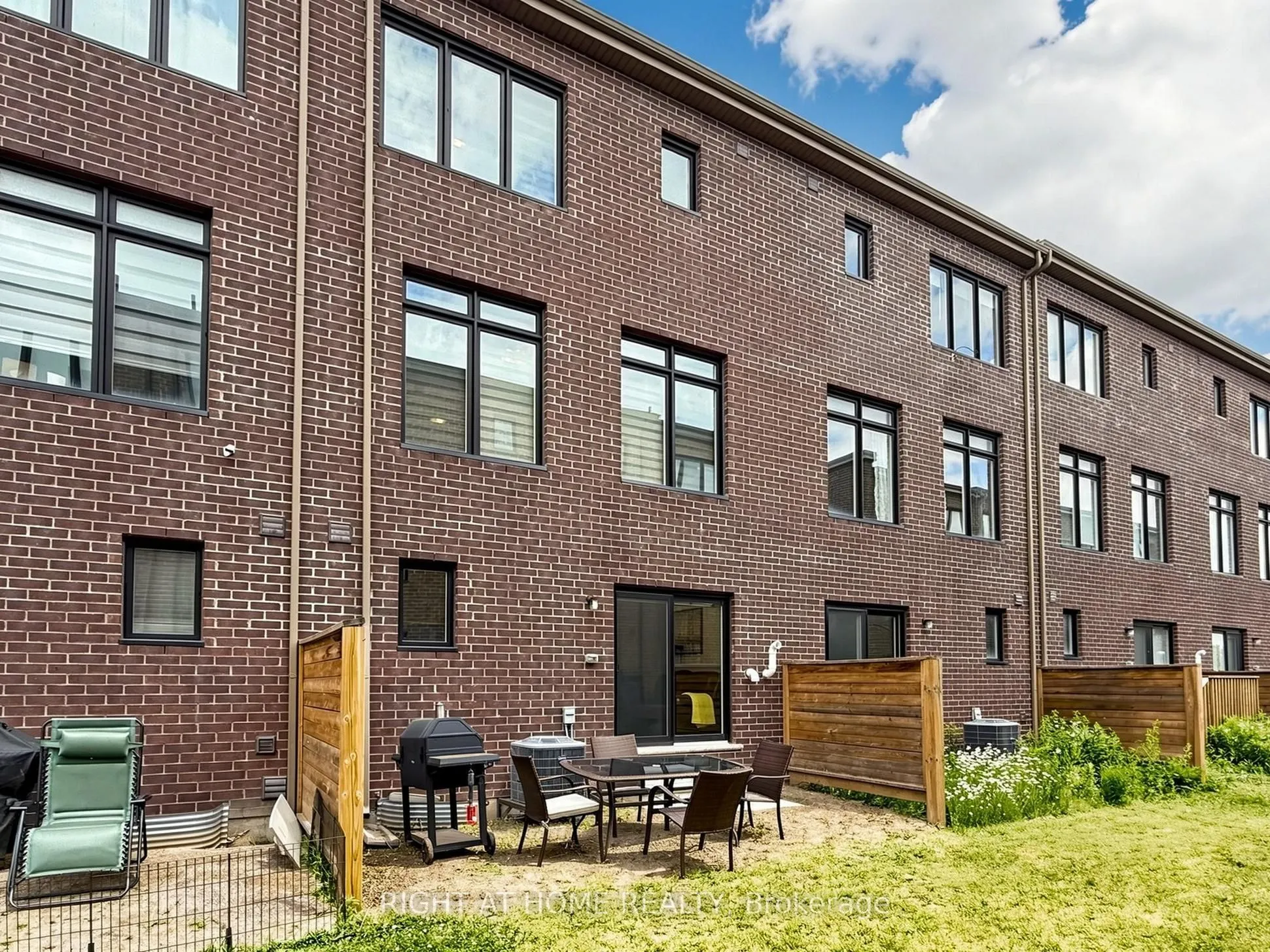 23 Moneypenny Place
