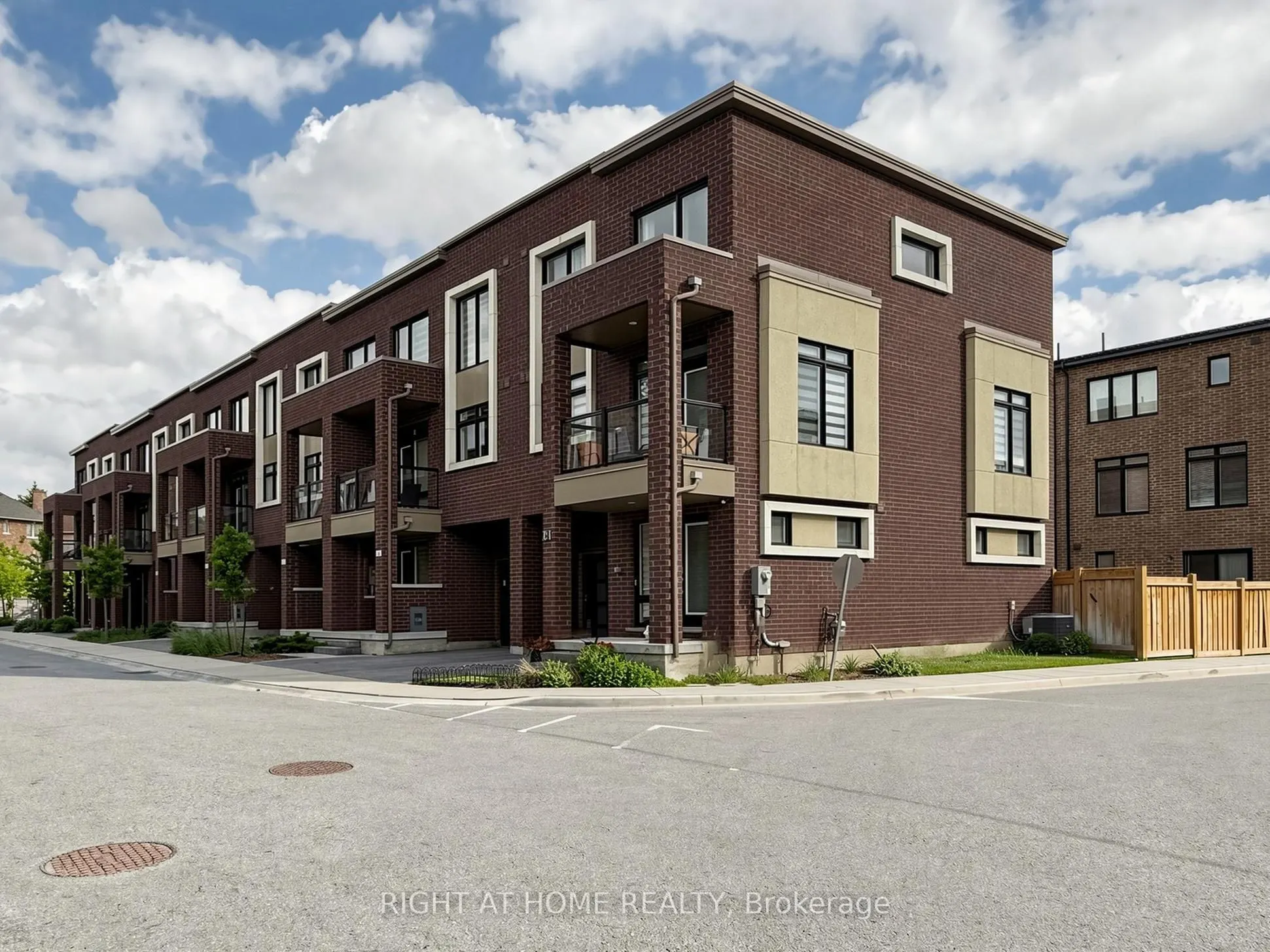 23 Moneypenny Place