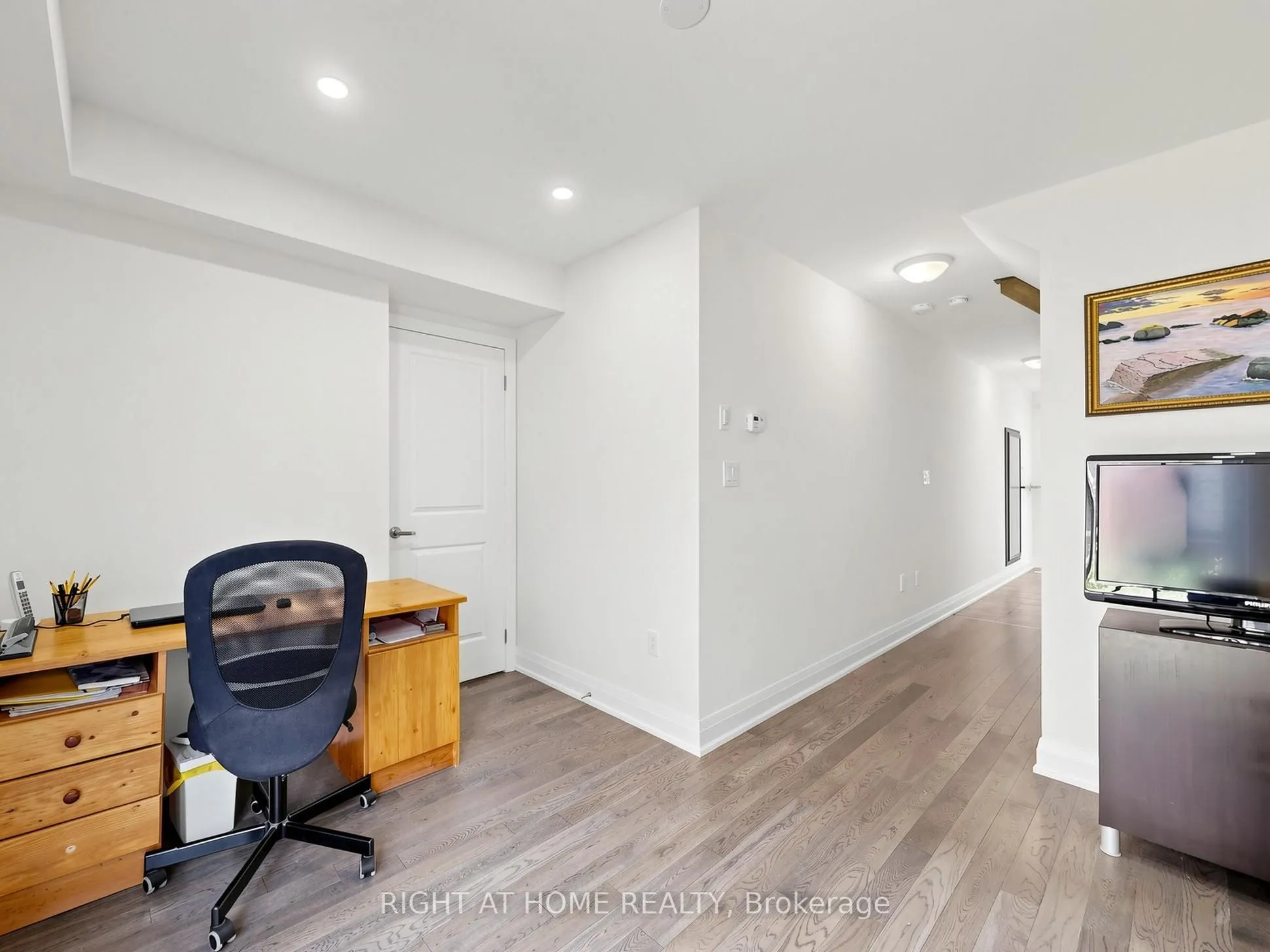 23 Moneypenny Place