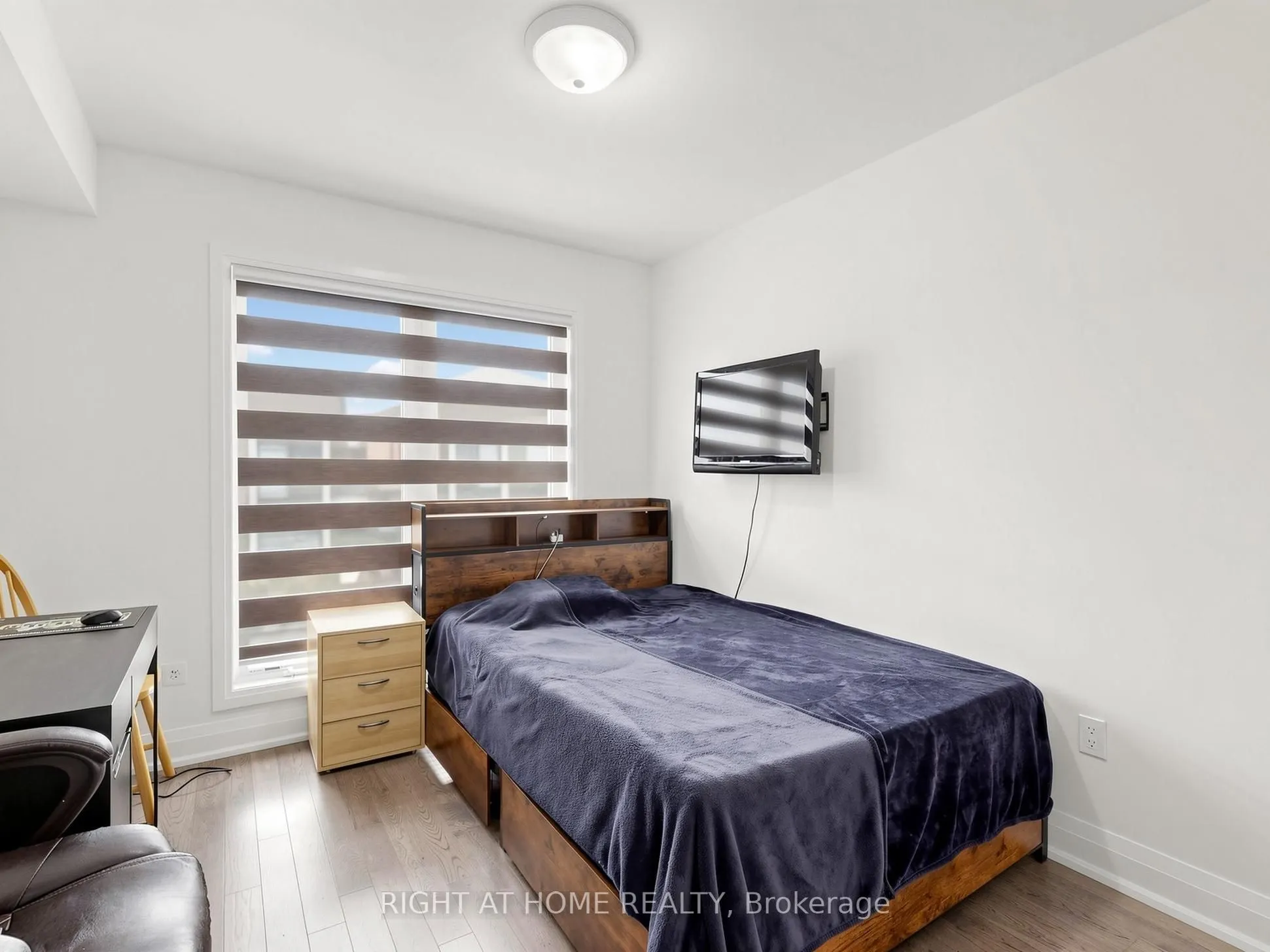 23 Moneypenny Place