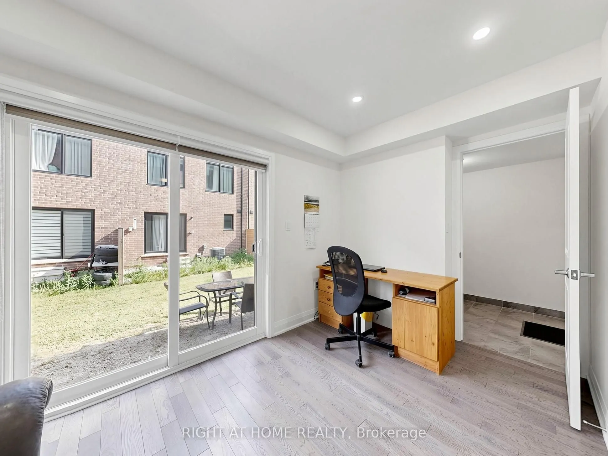 23 Moneypenny Place