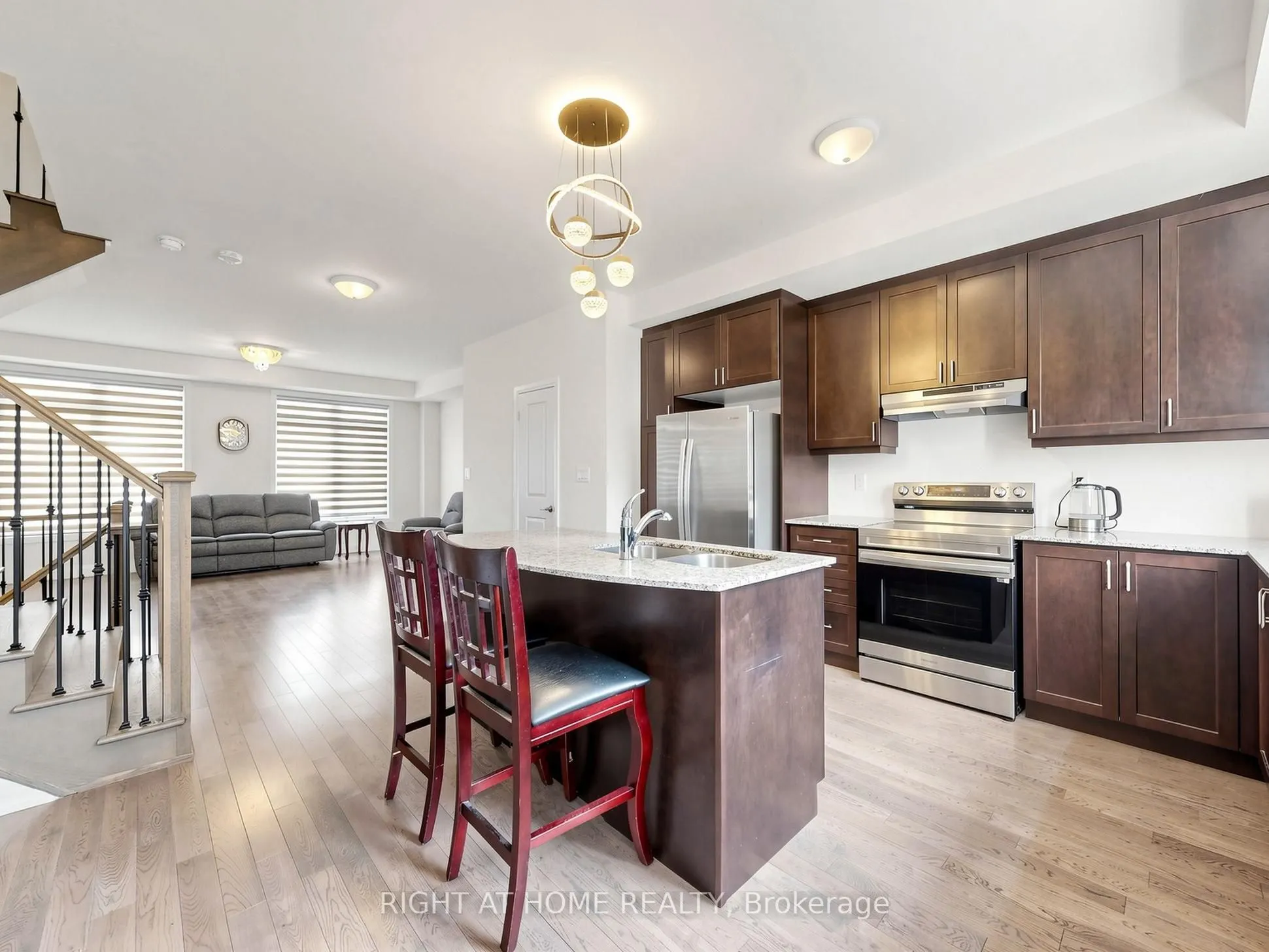 23 Moneypenny Place