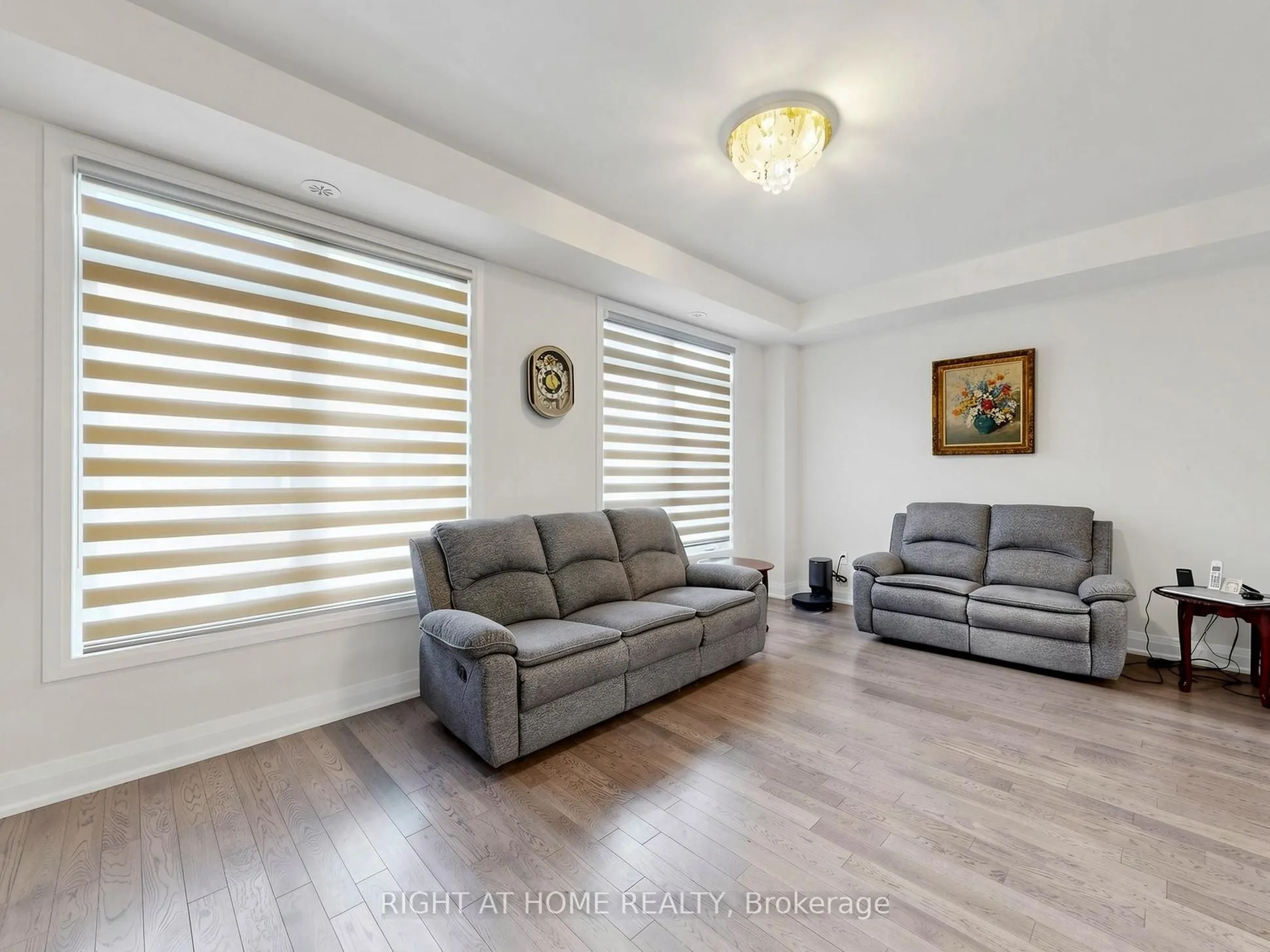 23 Moneypenny Place