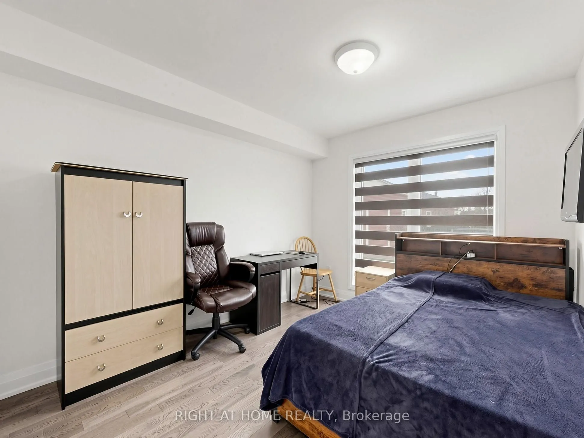 23 Moneypenny Place
