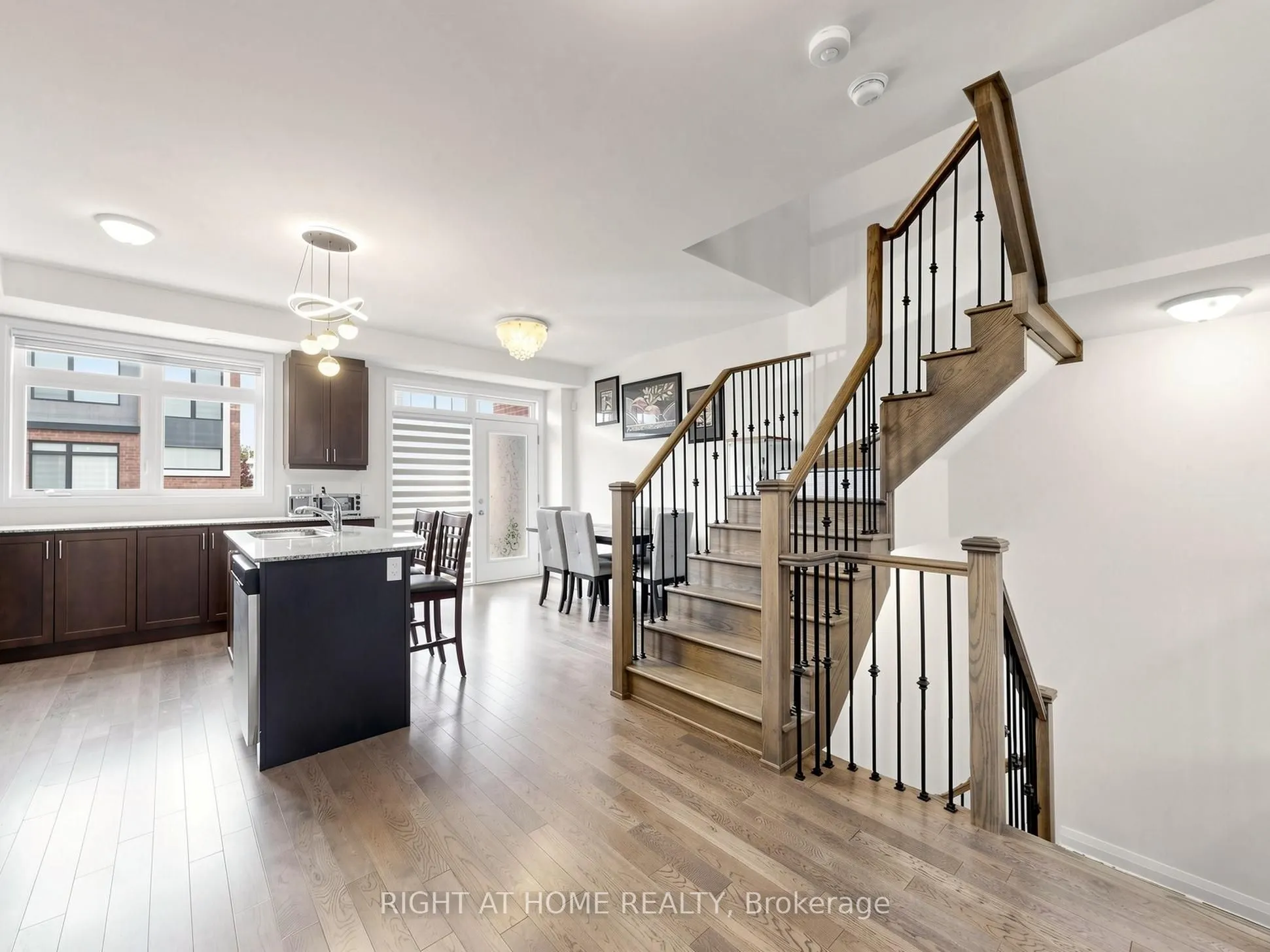 23 Moneypenny Place