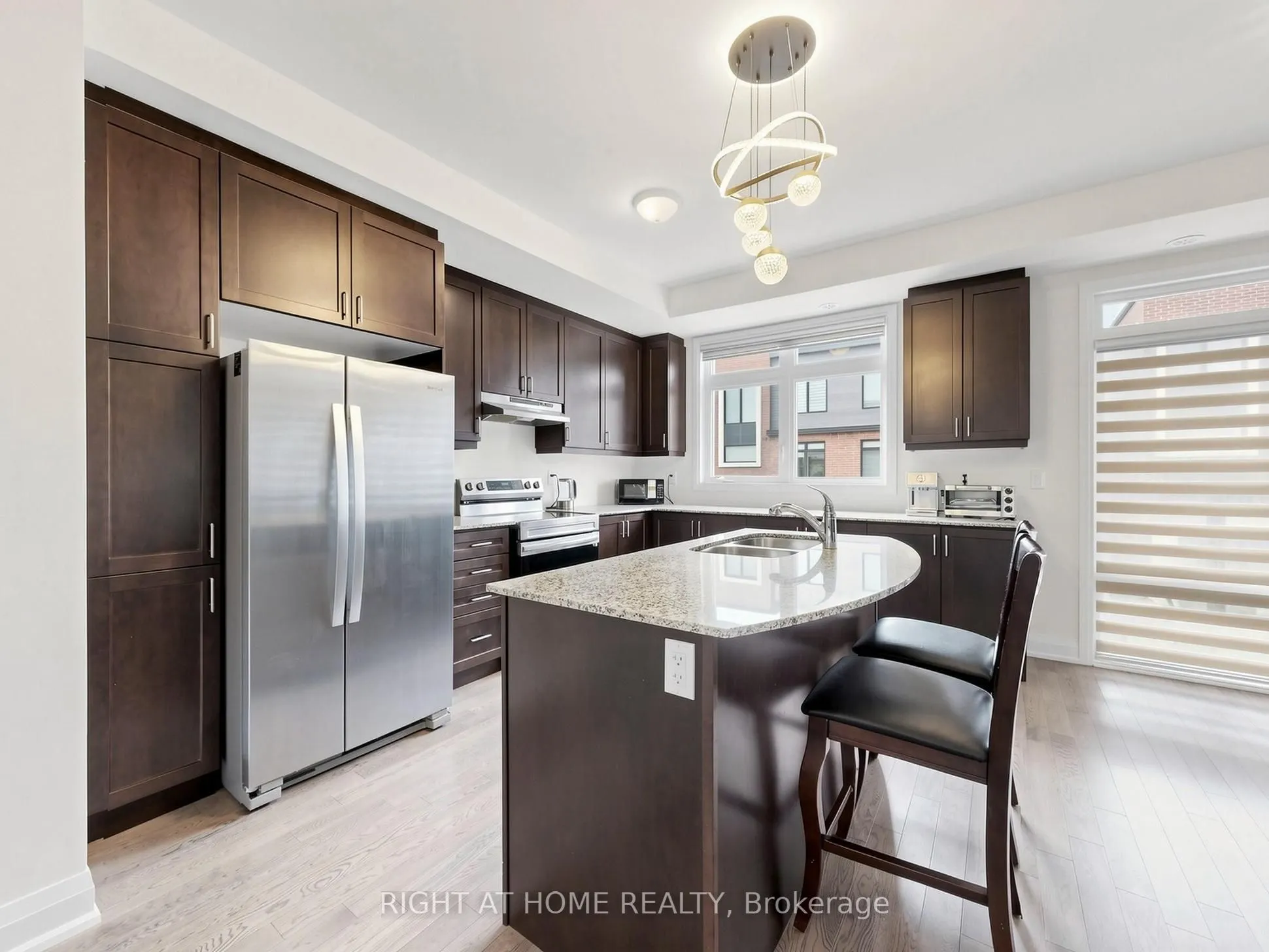 23 Moneypenny Place