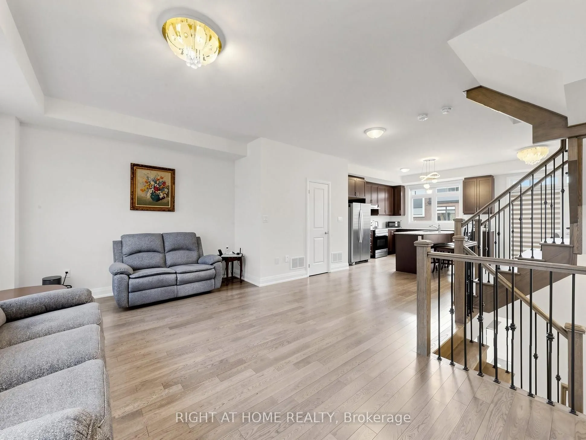 23 Moneypenny Place