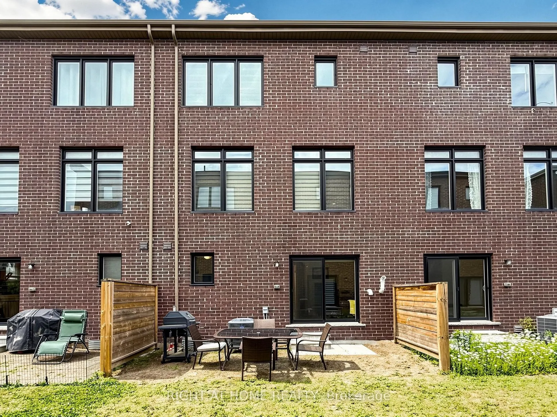 23 Moneypenny Place
