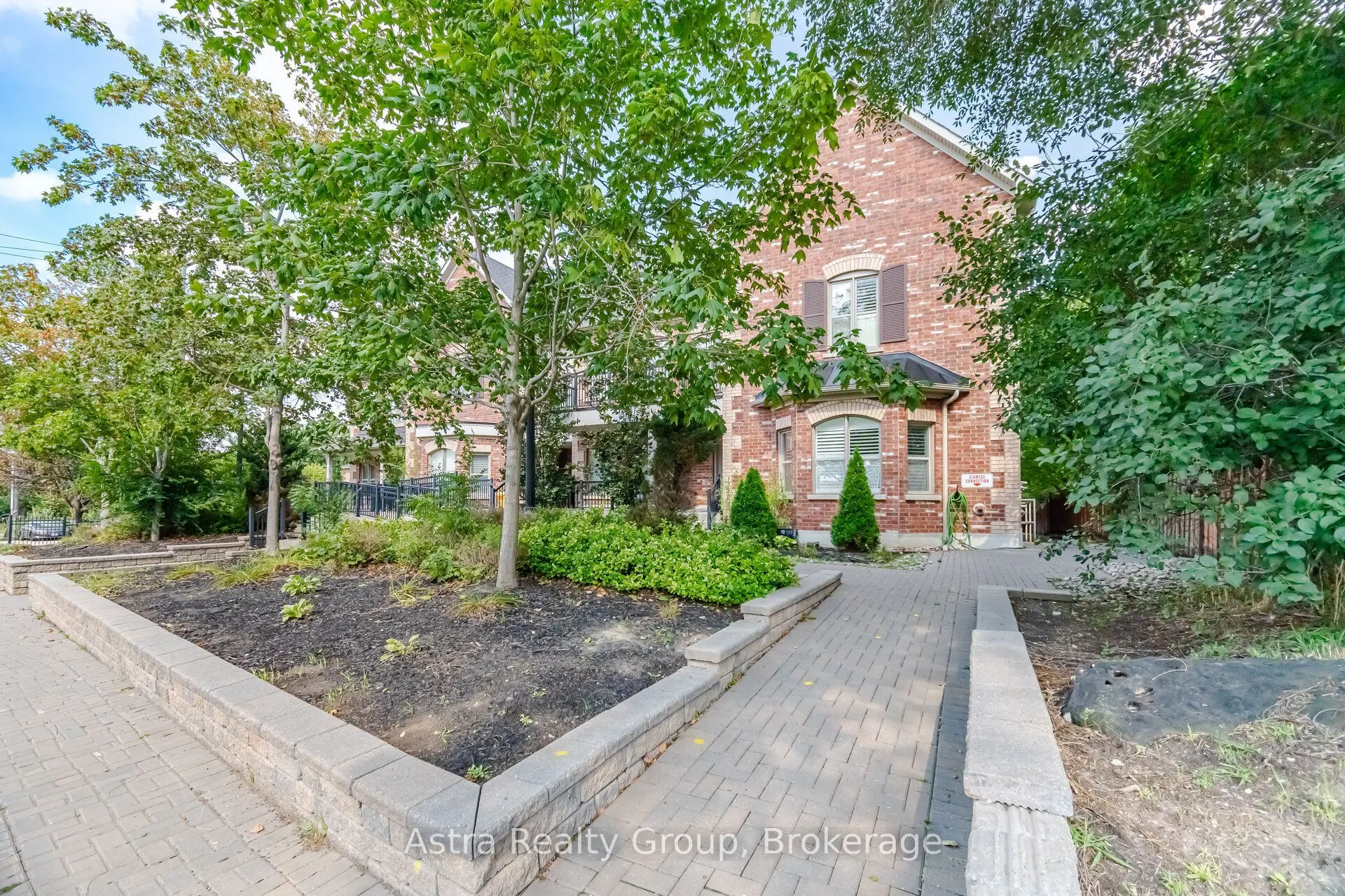 9589 Keele Street #106