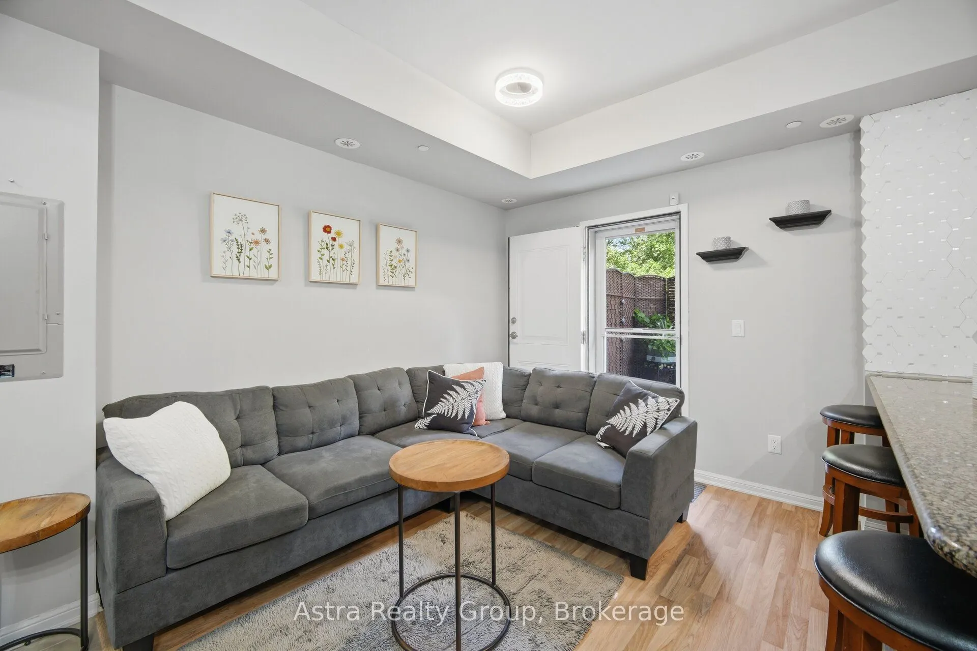 9589 Keele Street #106