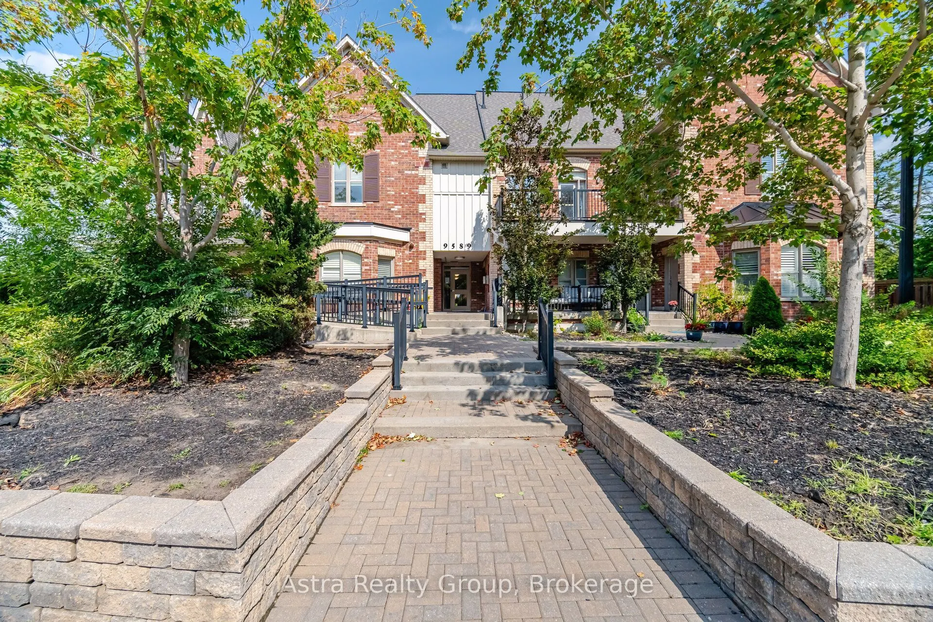 9589 Keele Street #106
