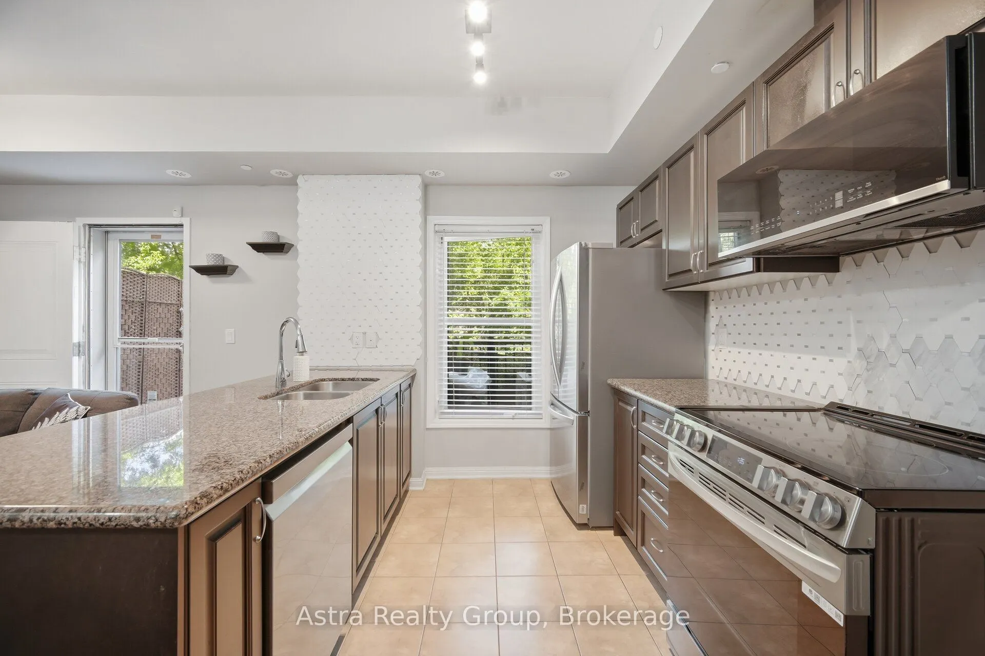 9589 Keele Street #106