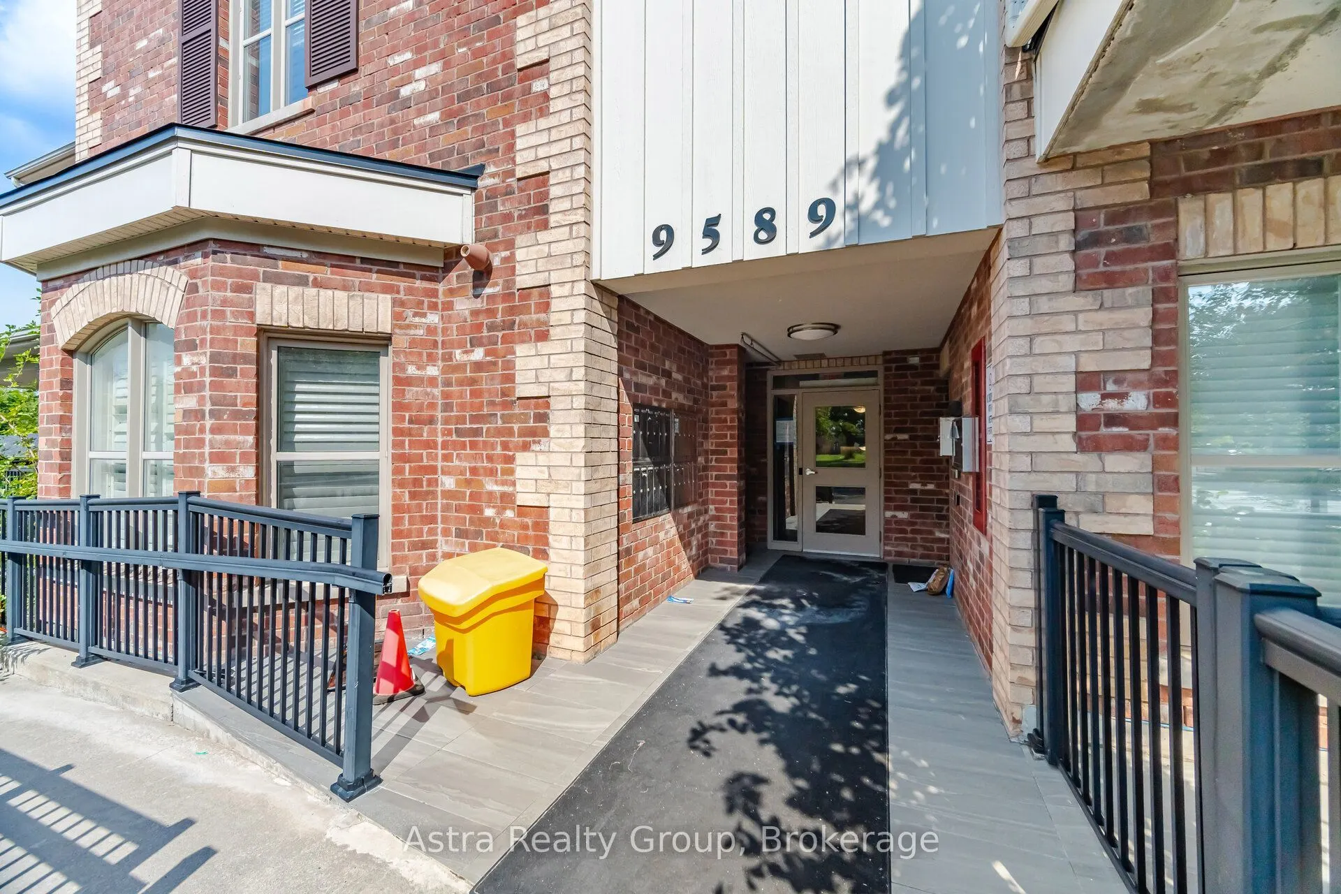 9589 Keele Street #106