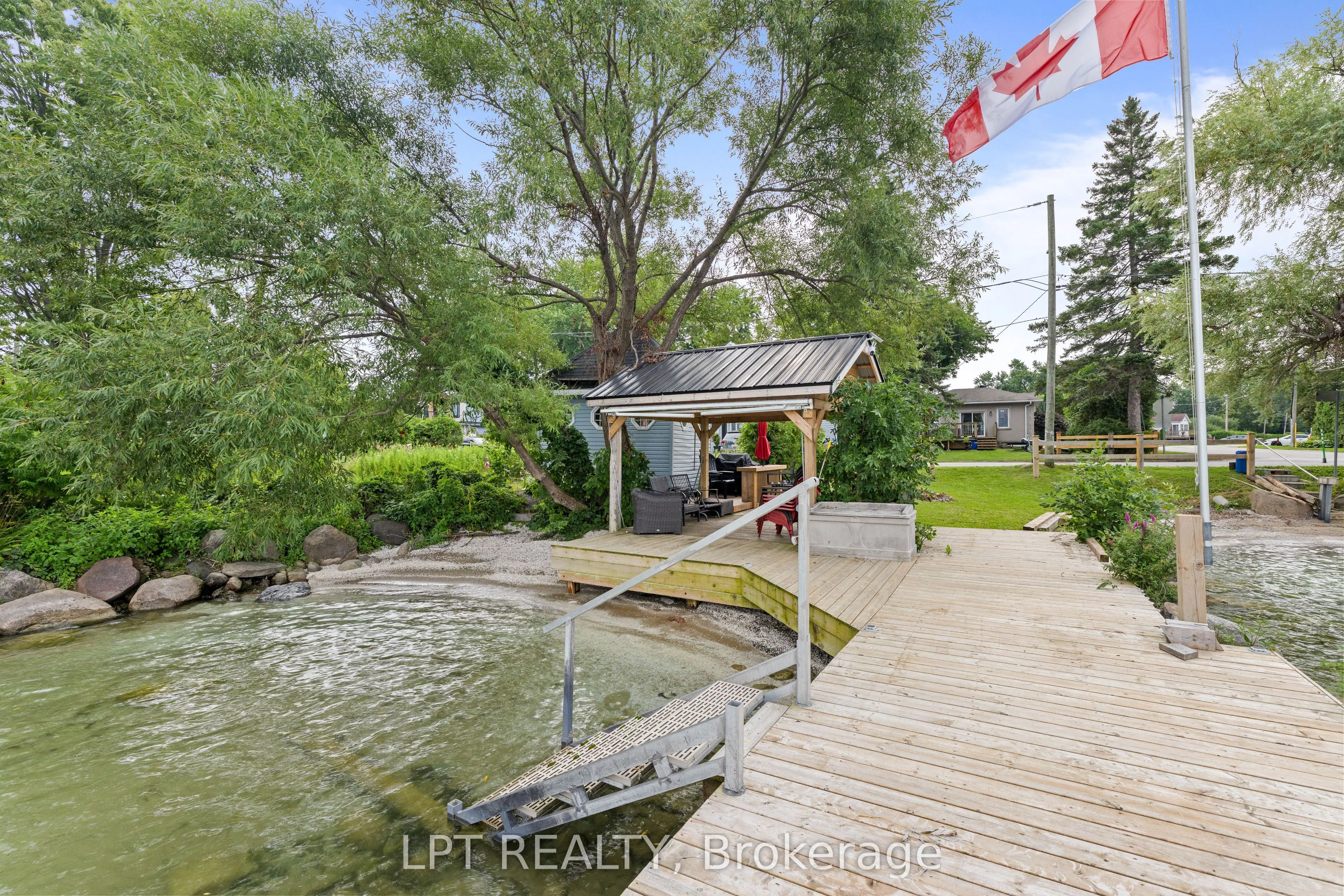 427 Lake Drive E