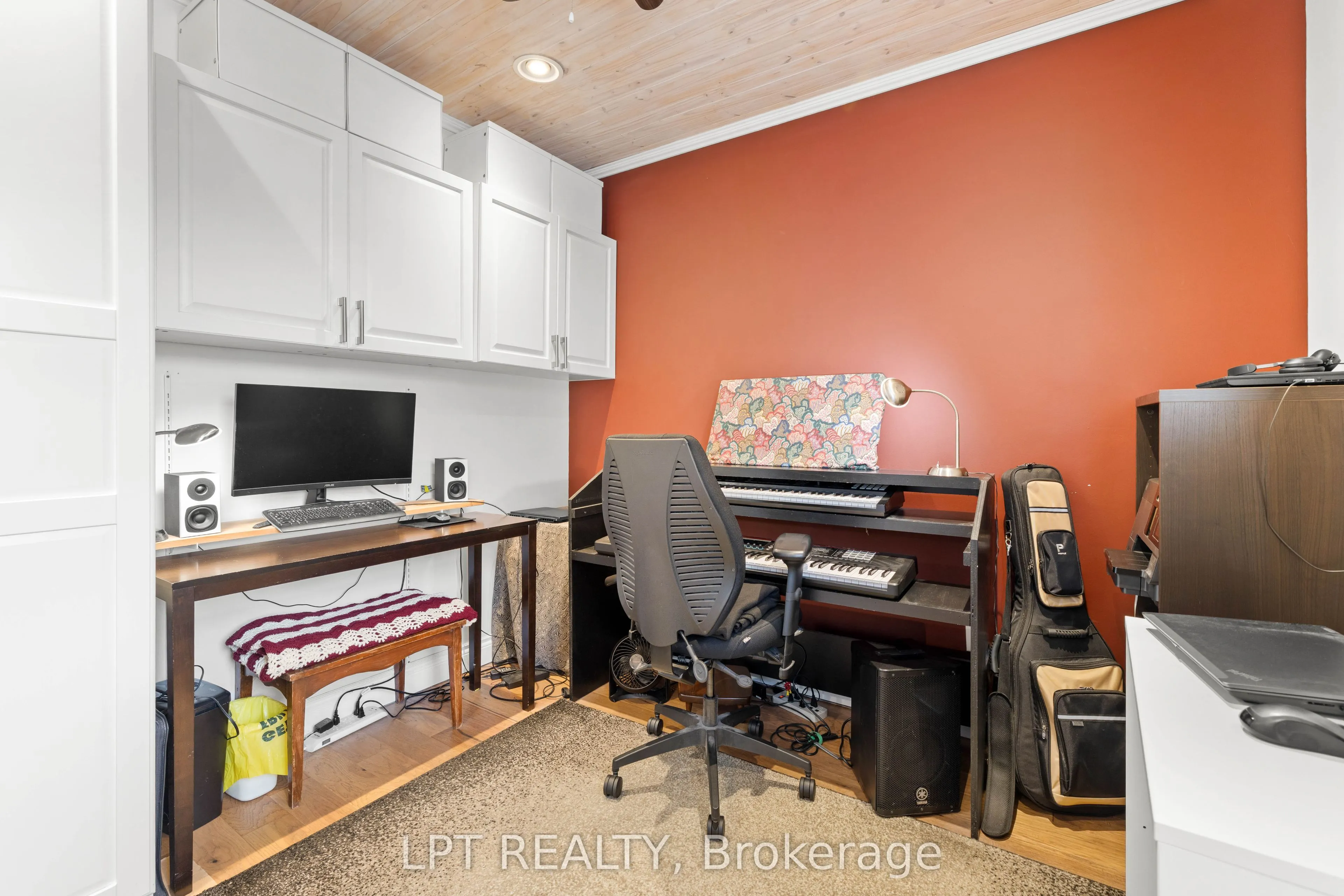 427 Lake Drive E