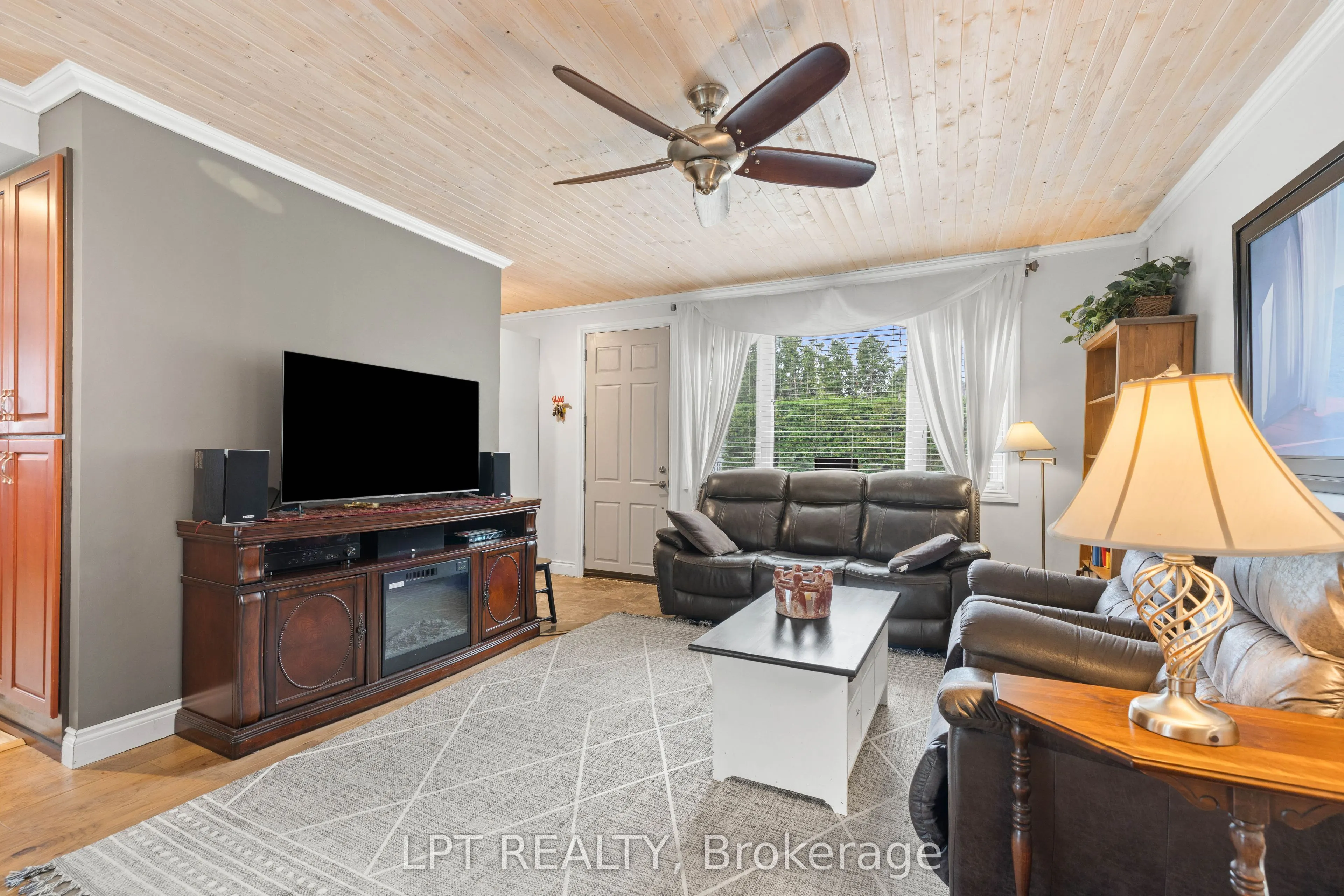 427 Lake Drive E