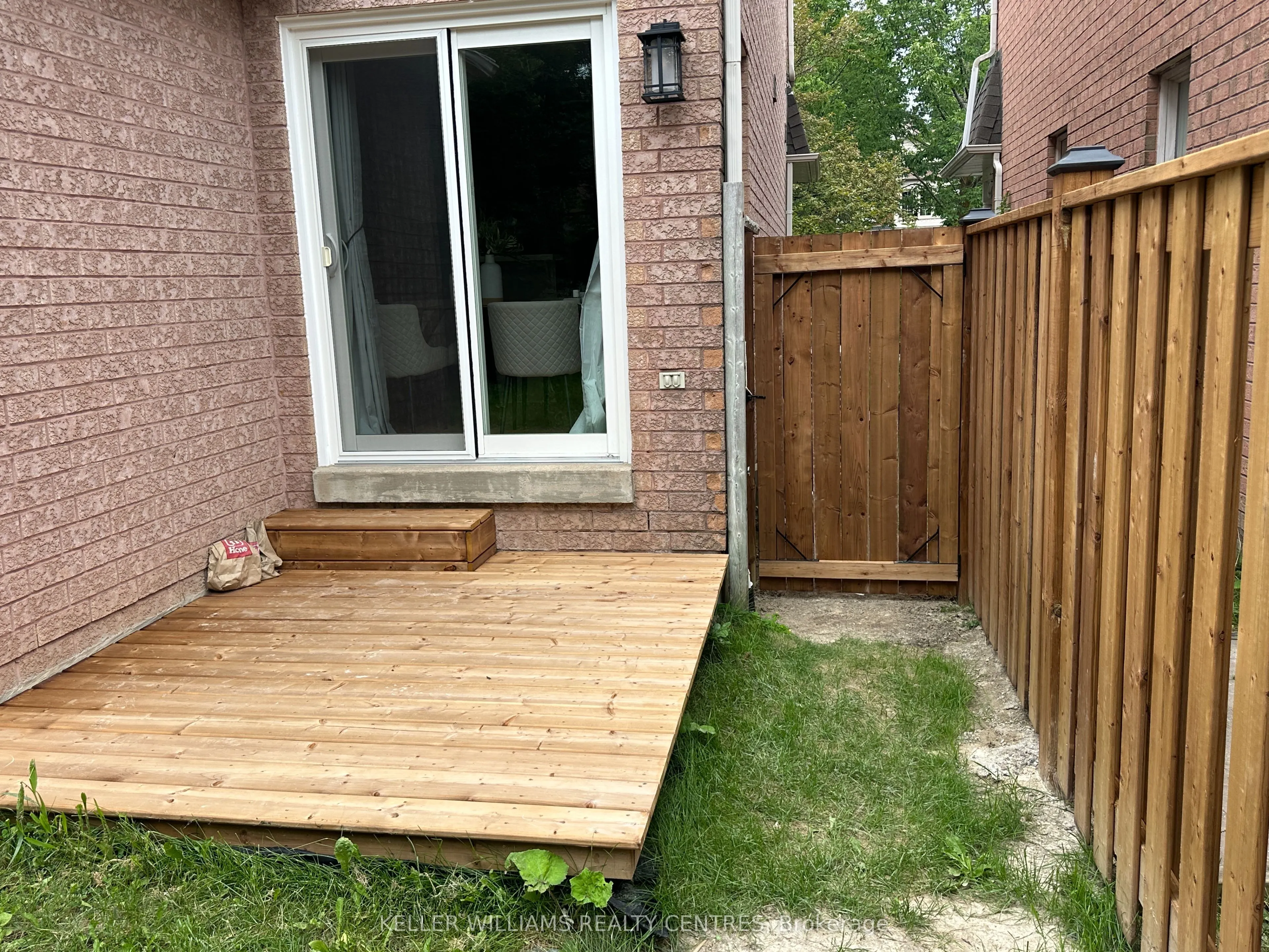 120 Woodroof Crescent