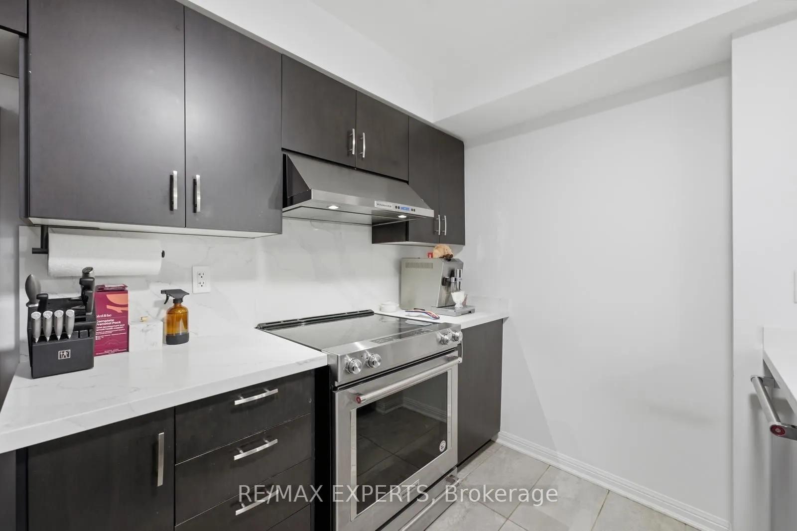 9589 Keele Street #301