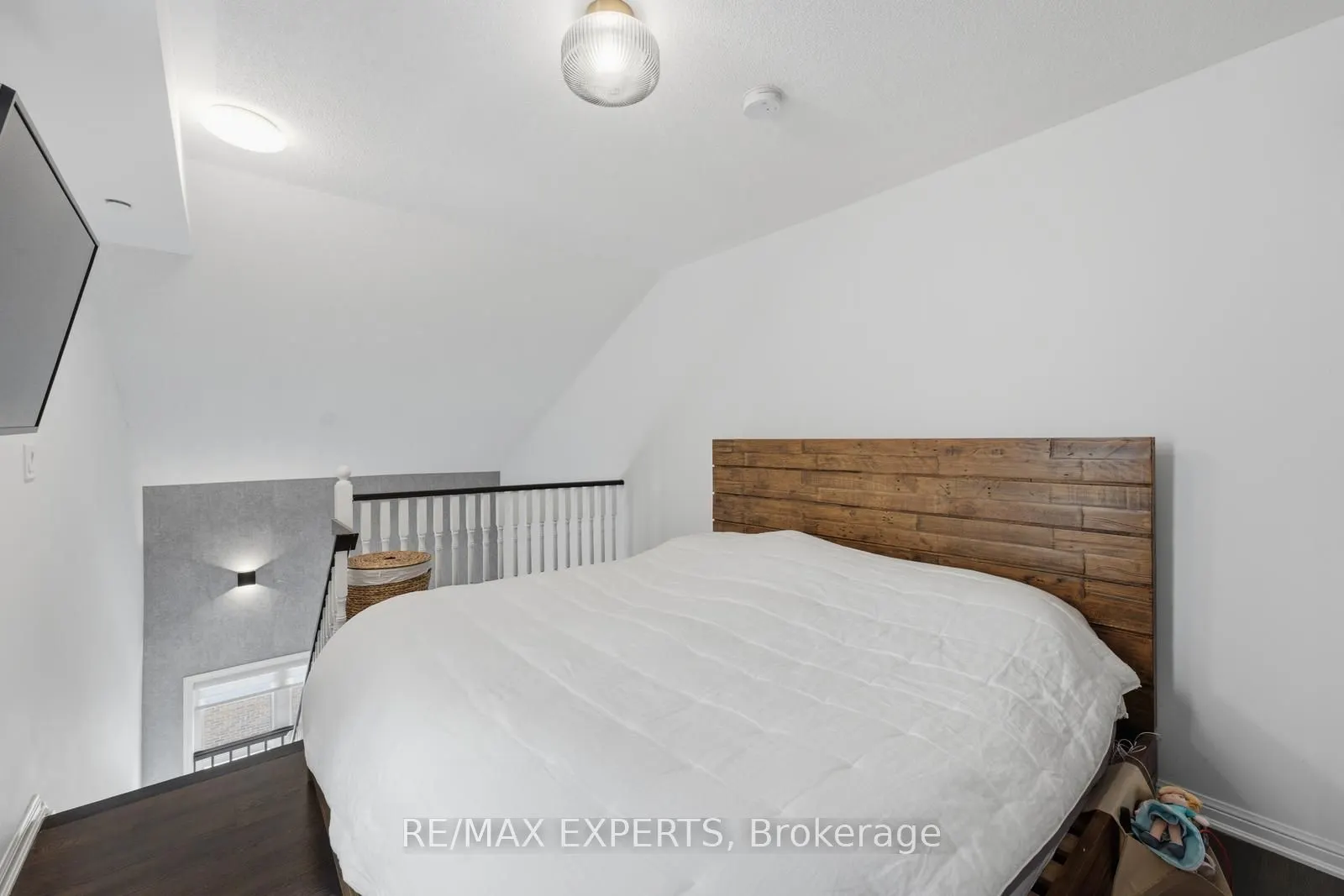 9589 Keele Street #301