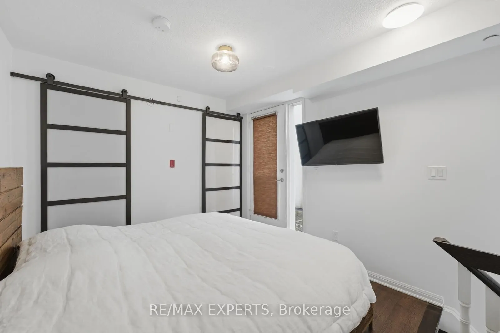 9589 Keele Street #301