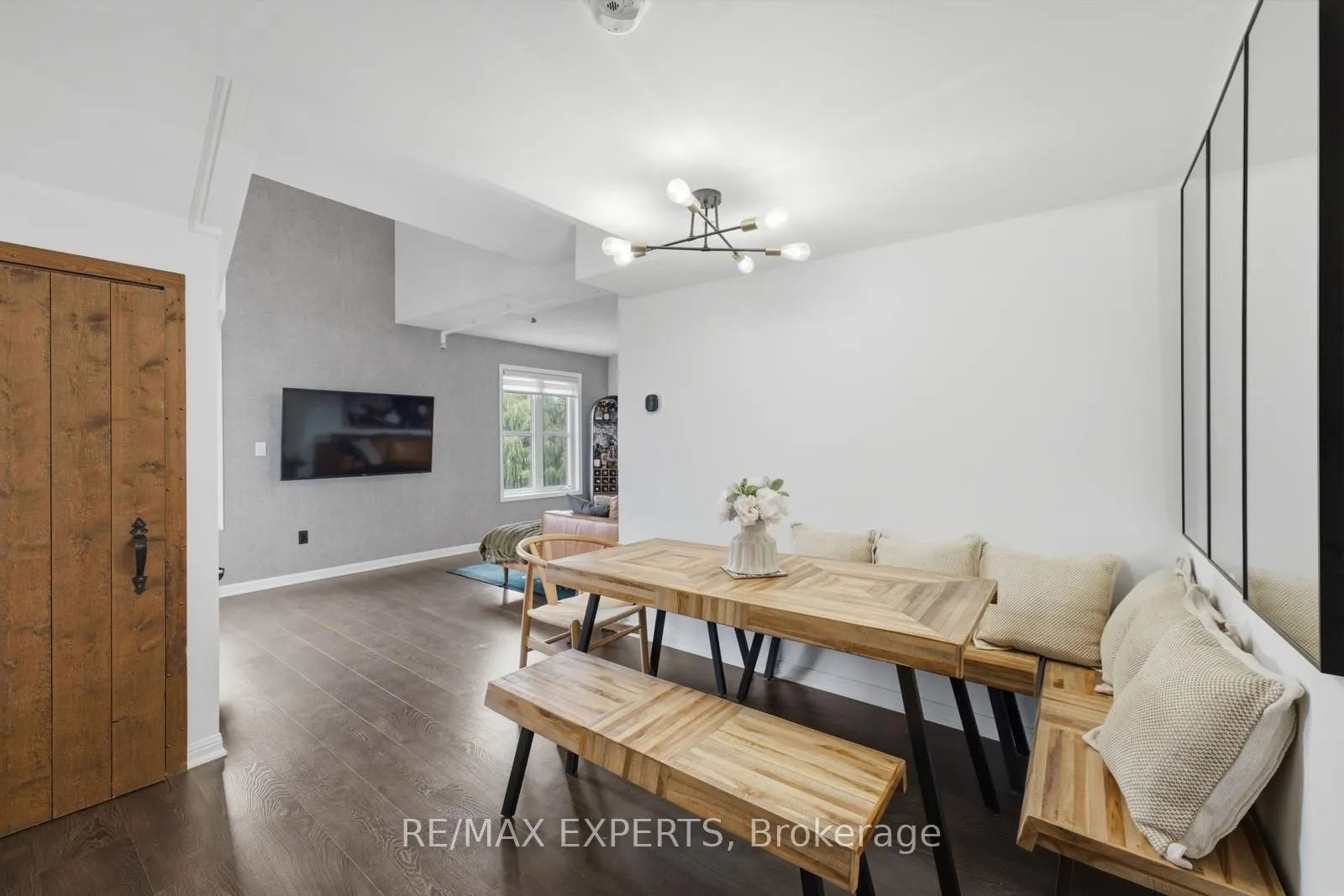 9589 Keele Street #301