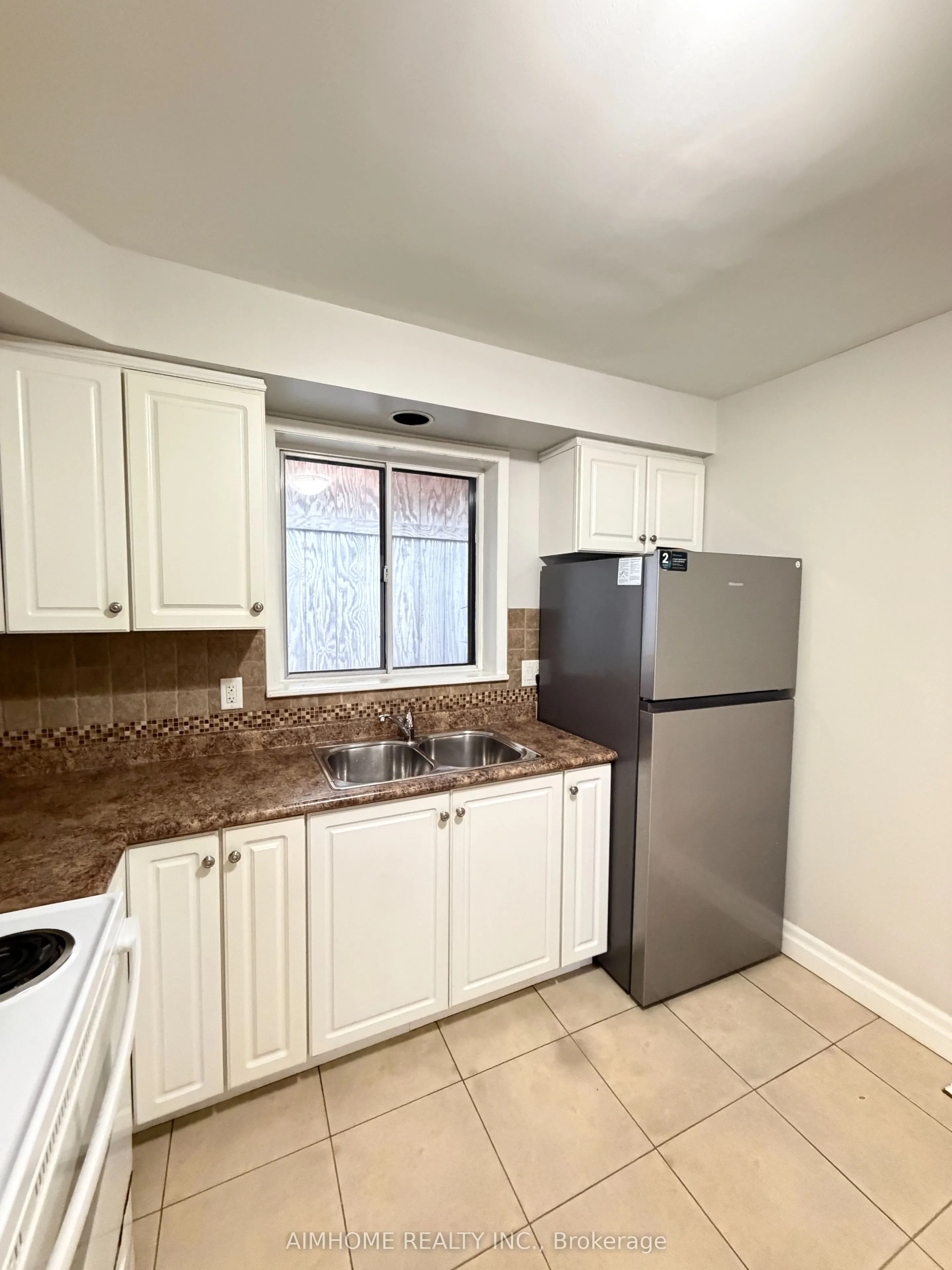 887 Srigley Street #Main