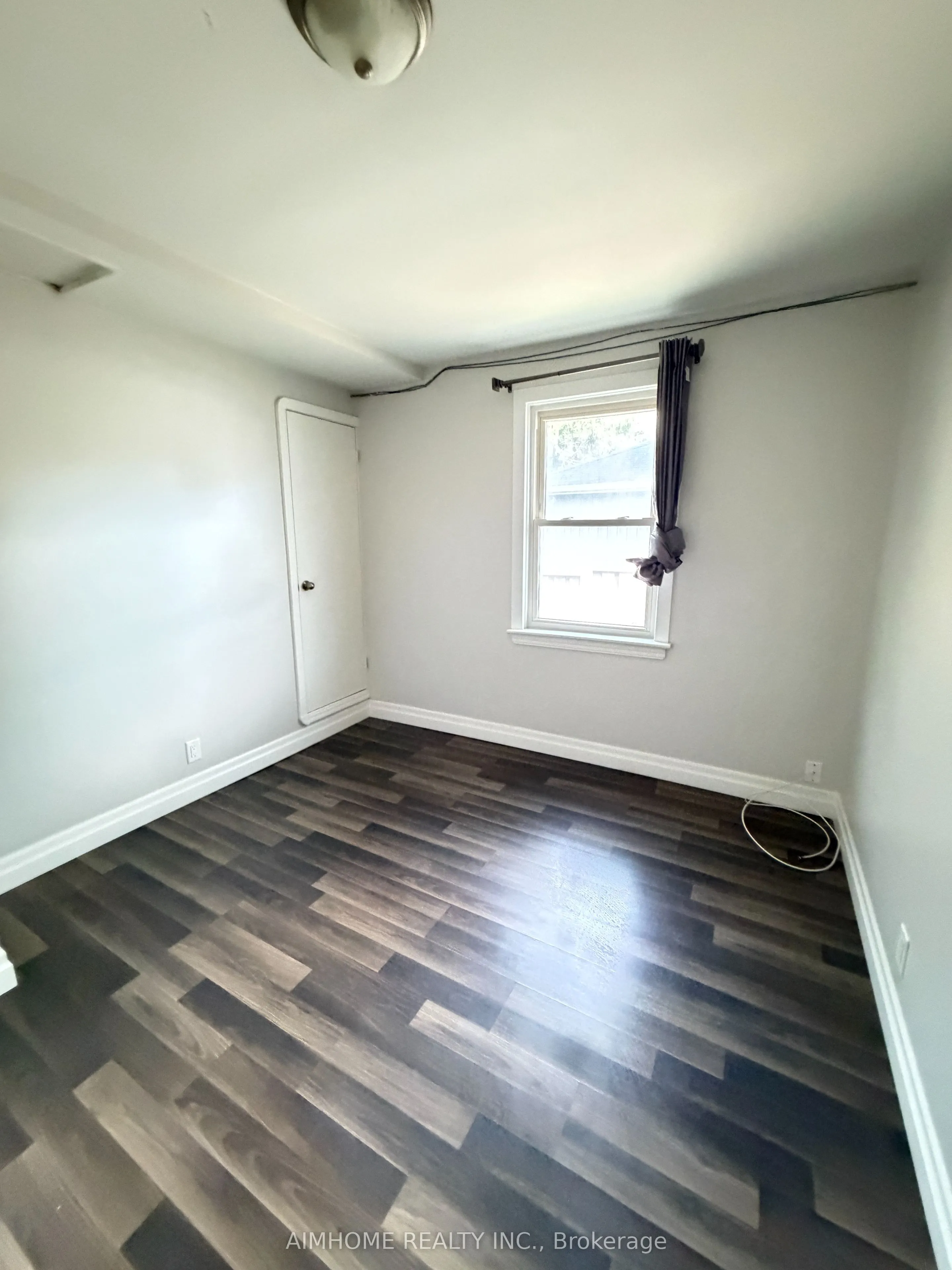 887 Srigley Street #Main