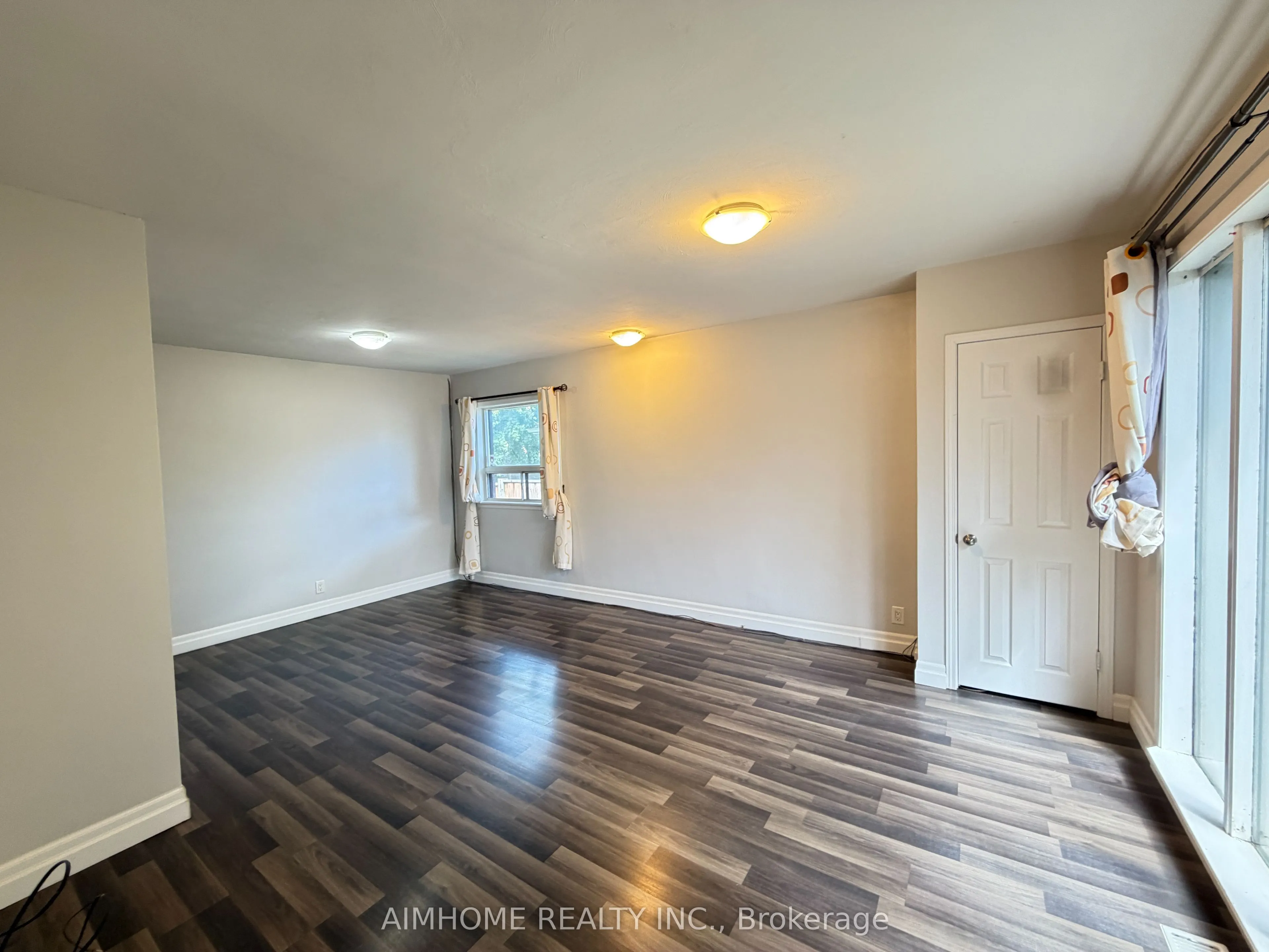 887 Srigley Street #Main