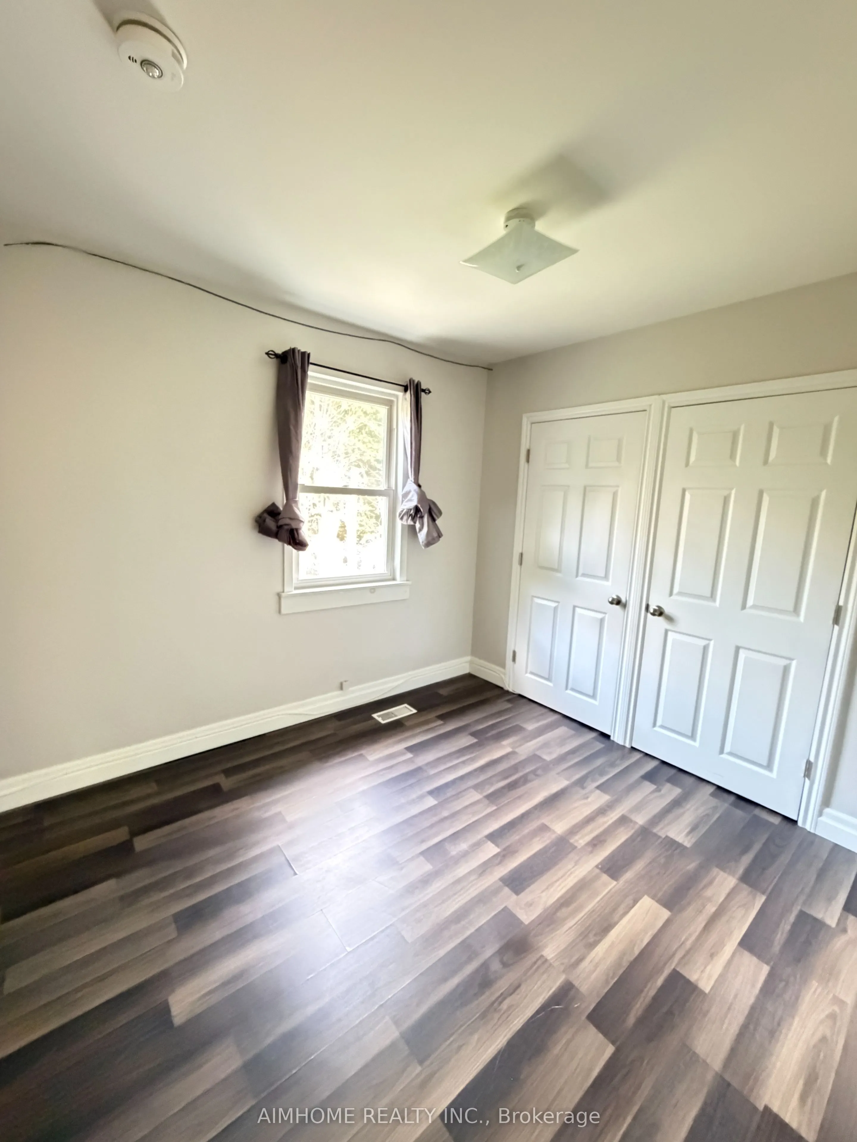 887 Srigley Street #Main