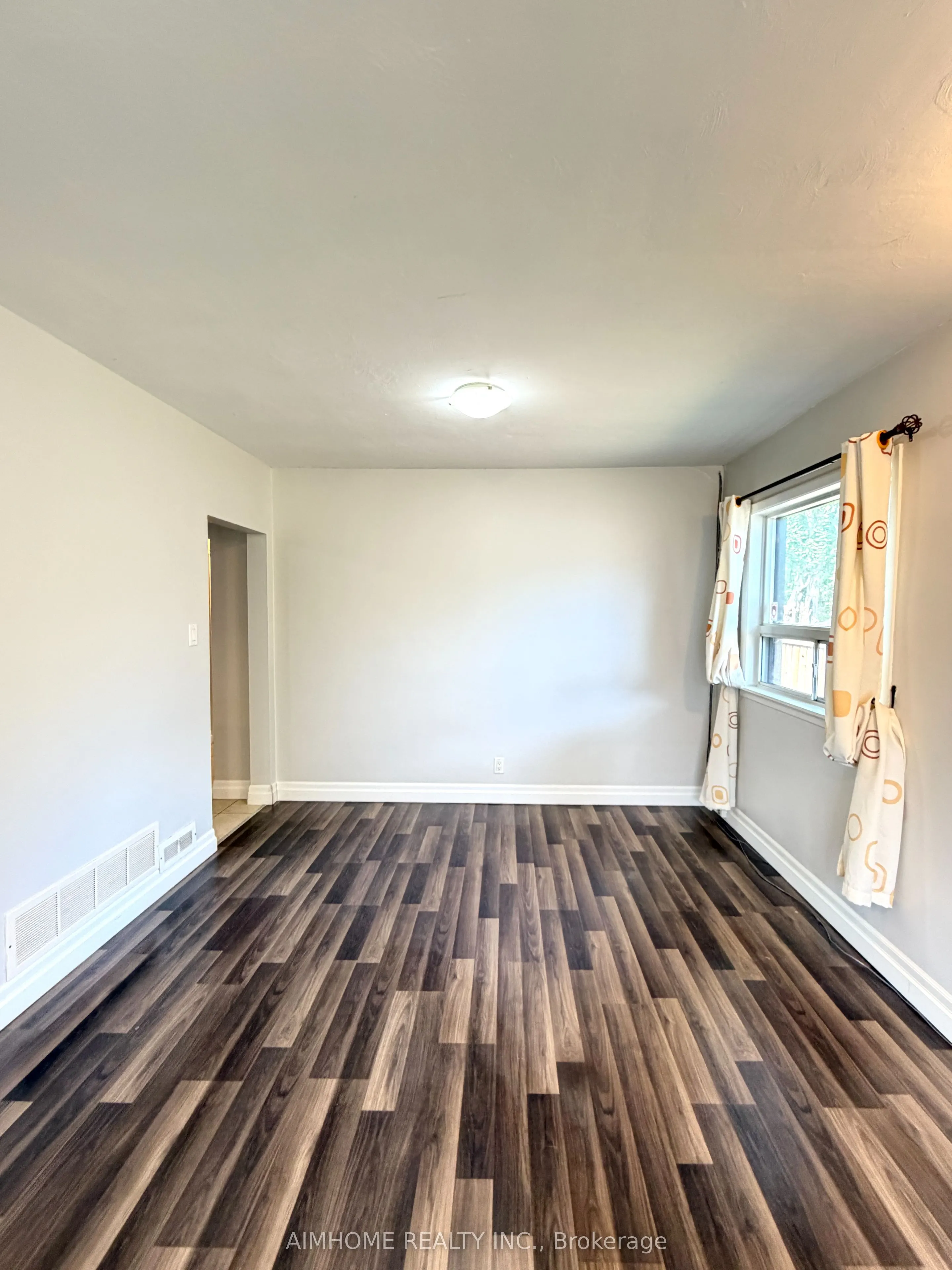 887 Srigley Street #Main