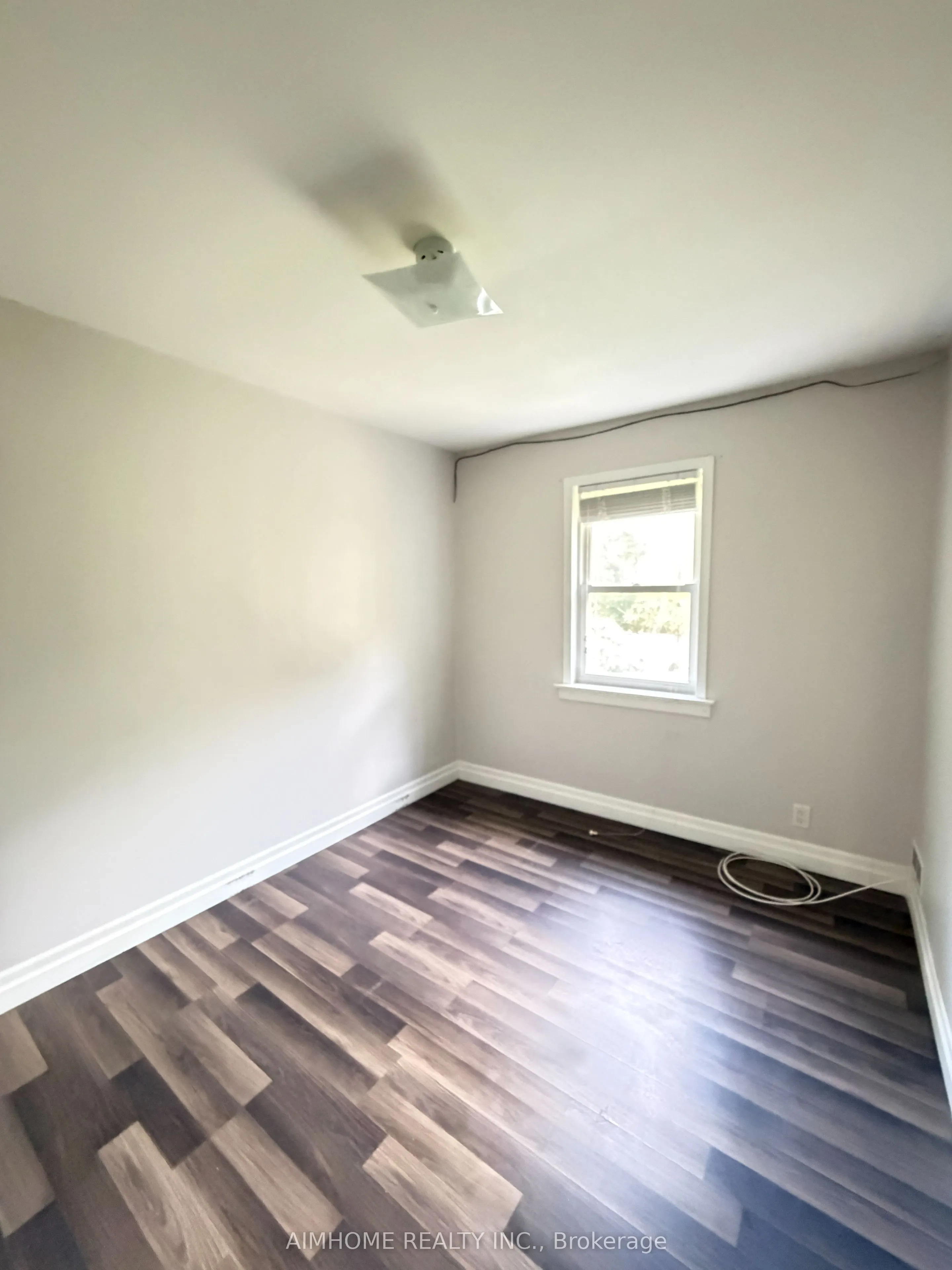 887 Srigley Street #Main