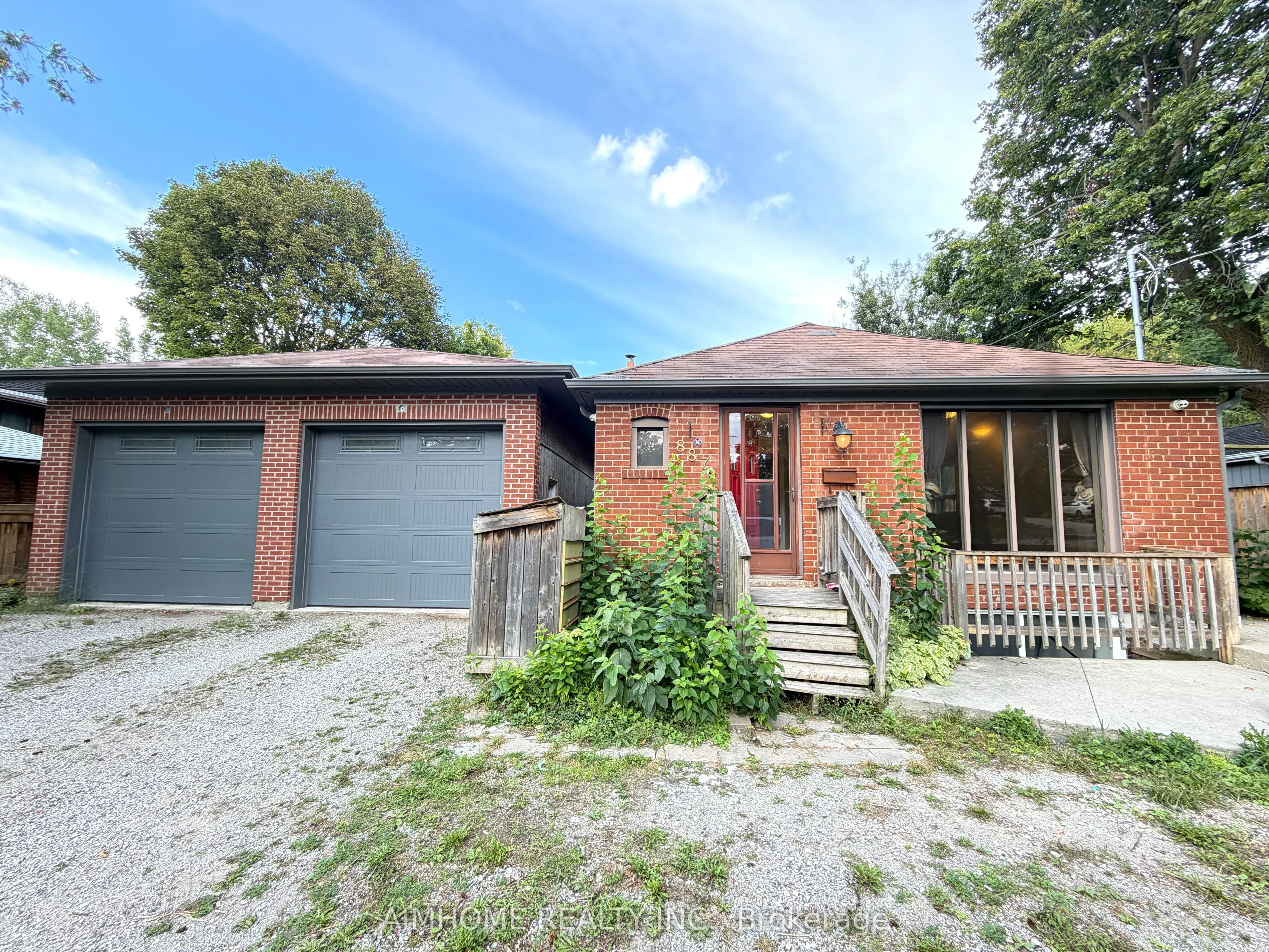 887 Srigley Street #Main