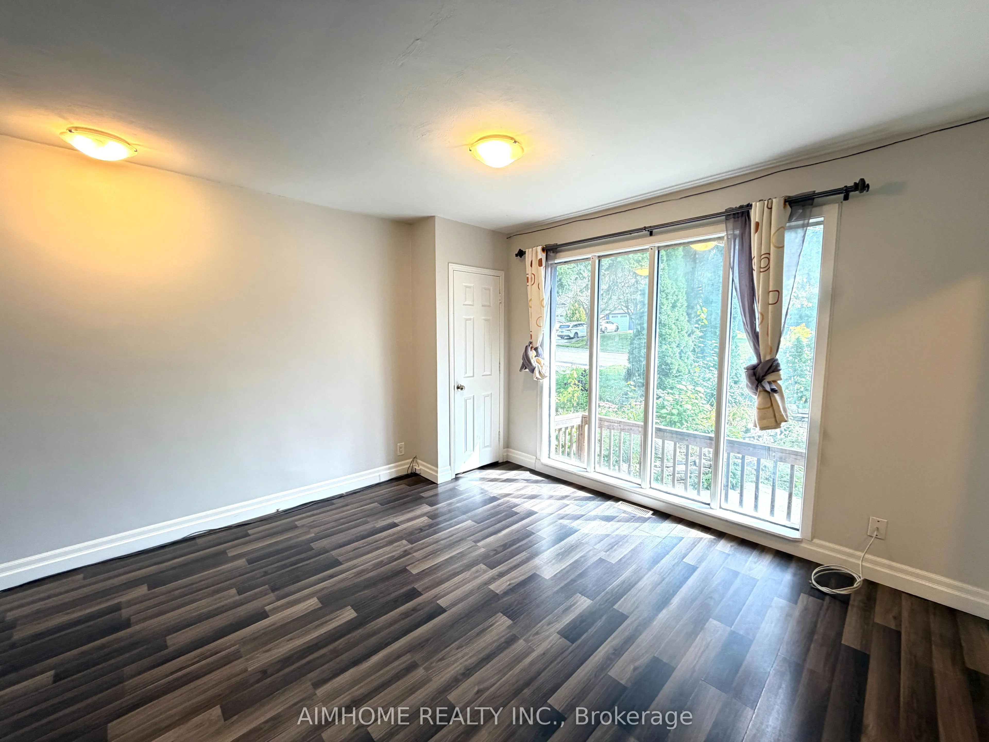 887 Srigley Street #Main