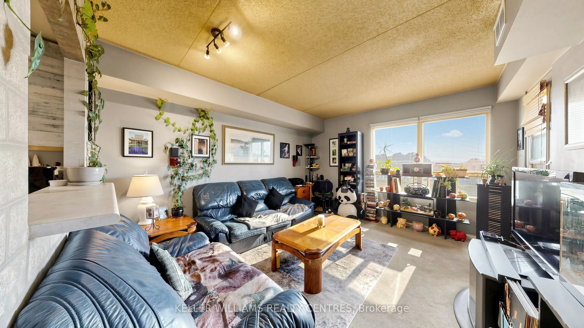 160 Wellington Street E #417