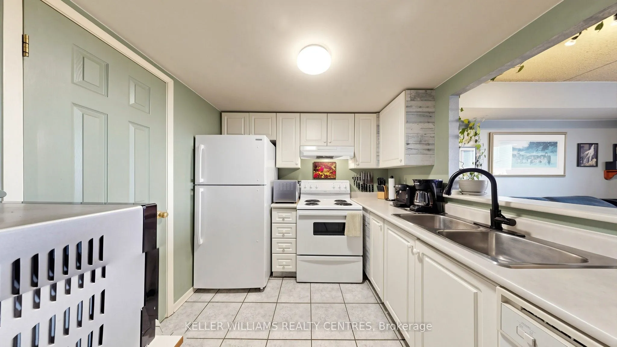 160 Wellington Street E #417