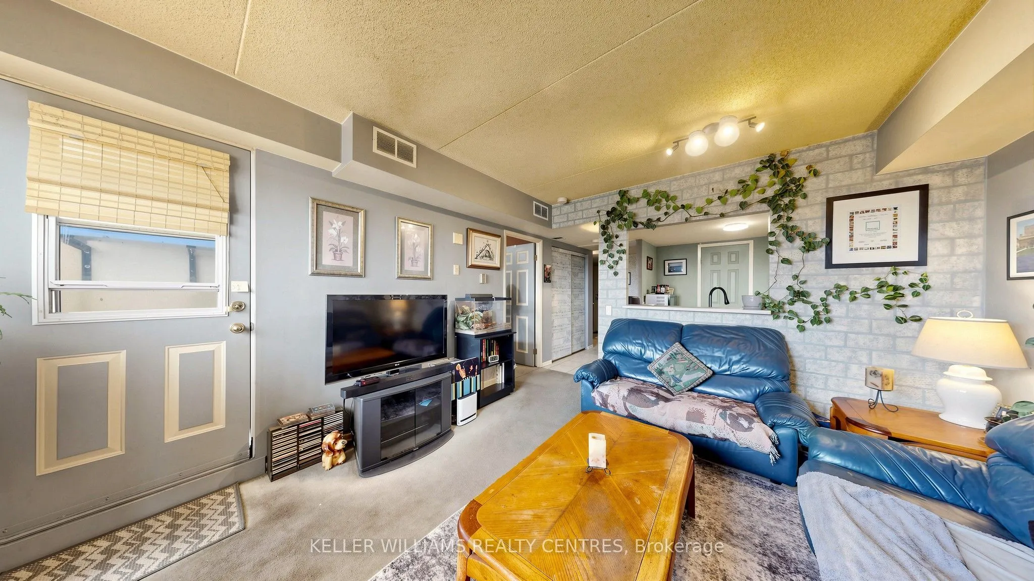 160 Wellington Street E #417