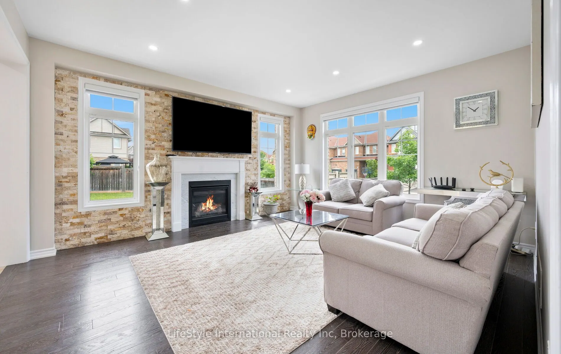 48 Hawke Crescent