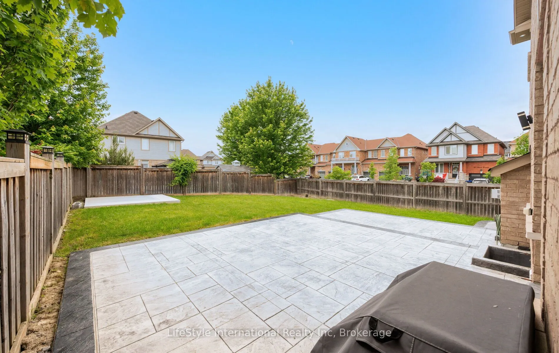 48 Hawke Crescent