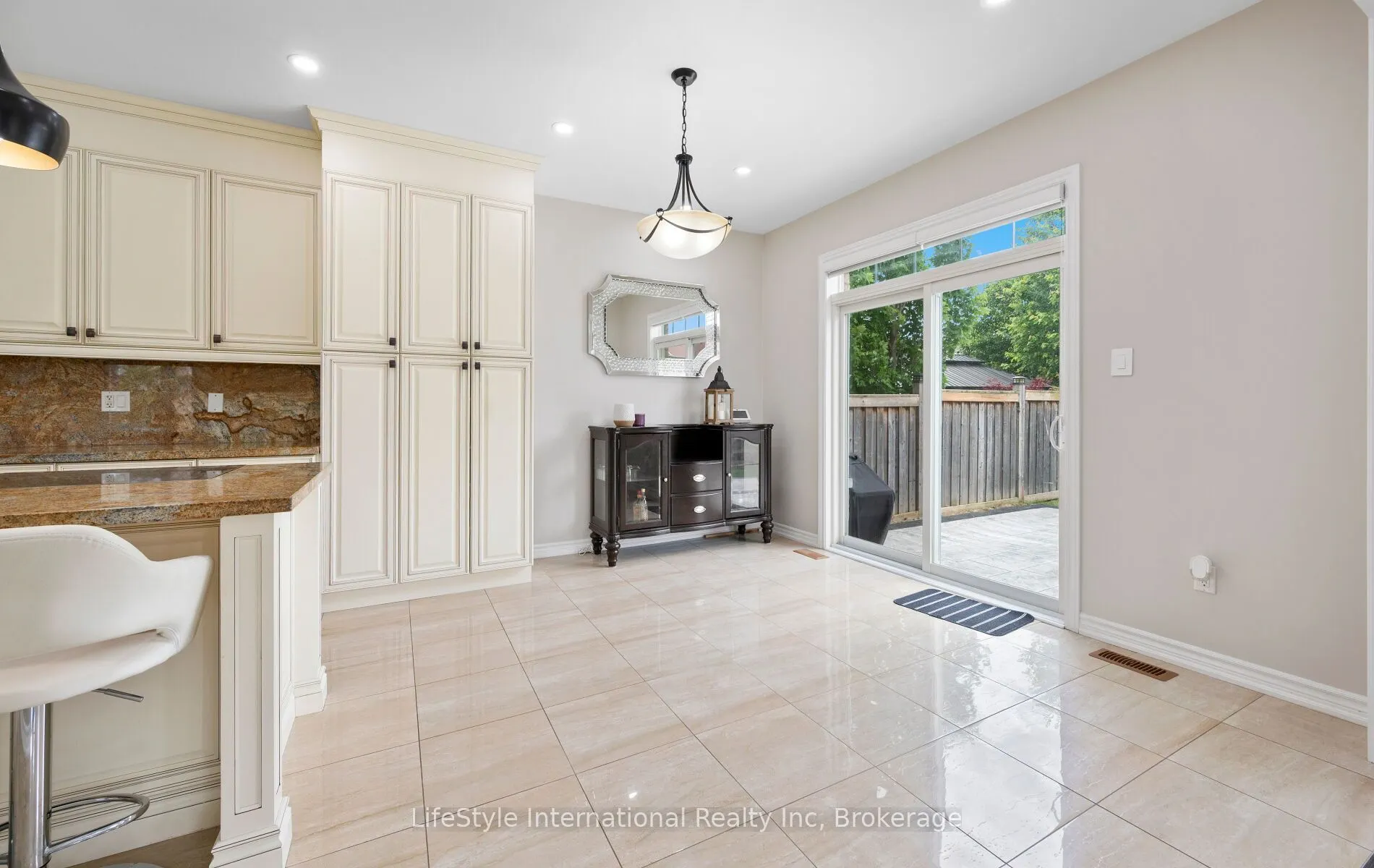 48 Hawke Crescent
