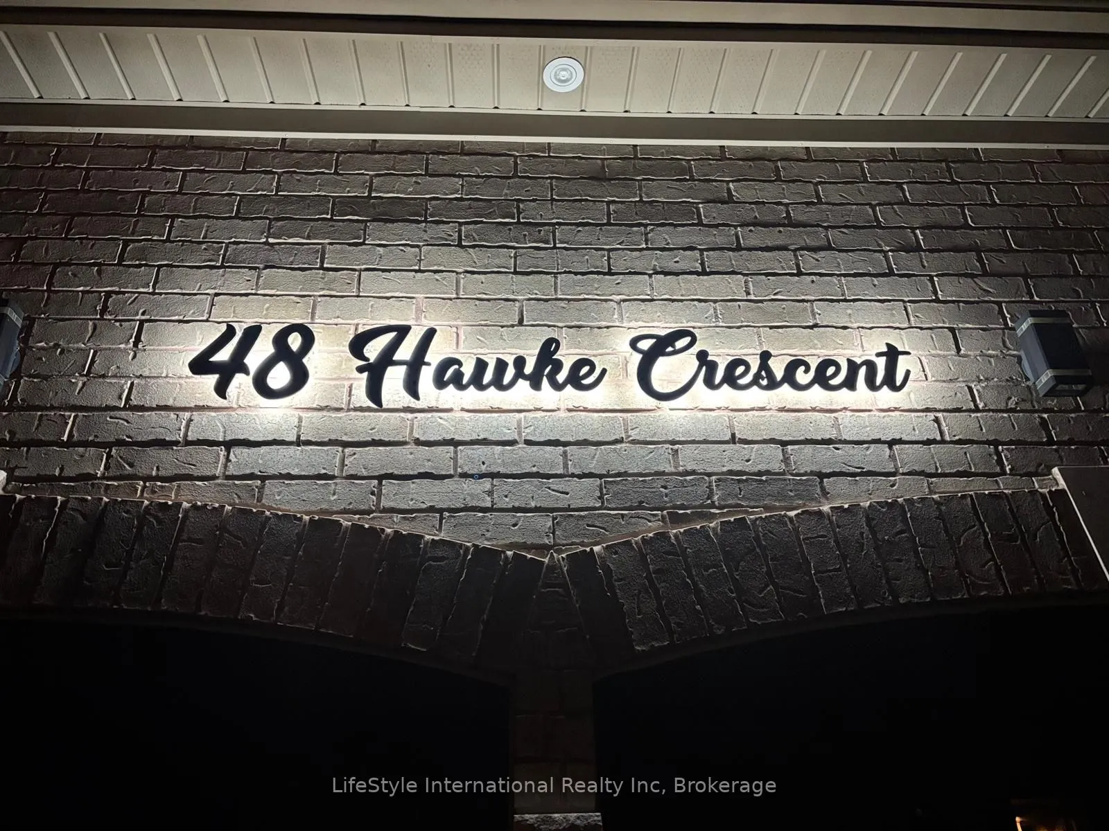 48 Hawke Crescent