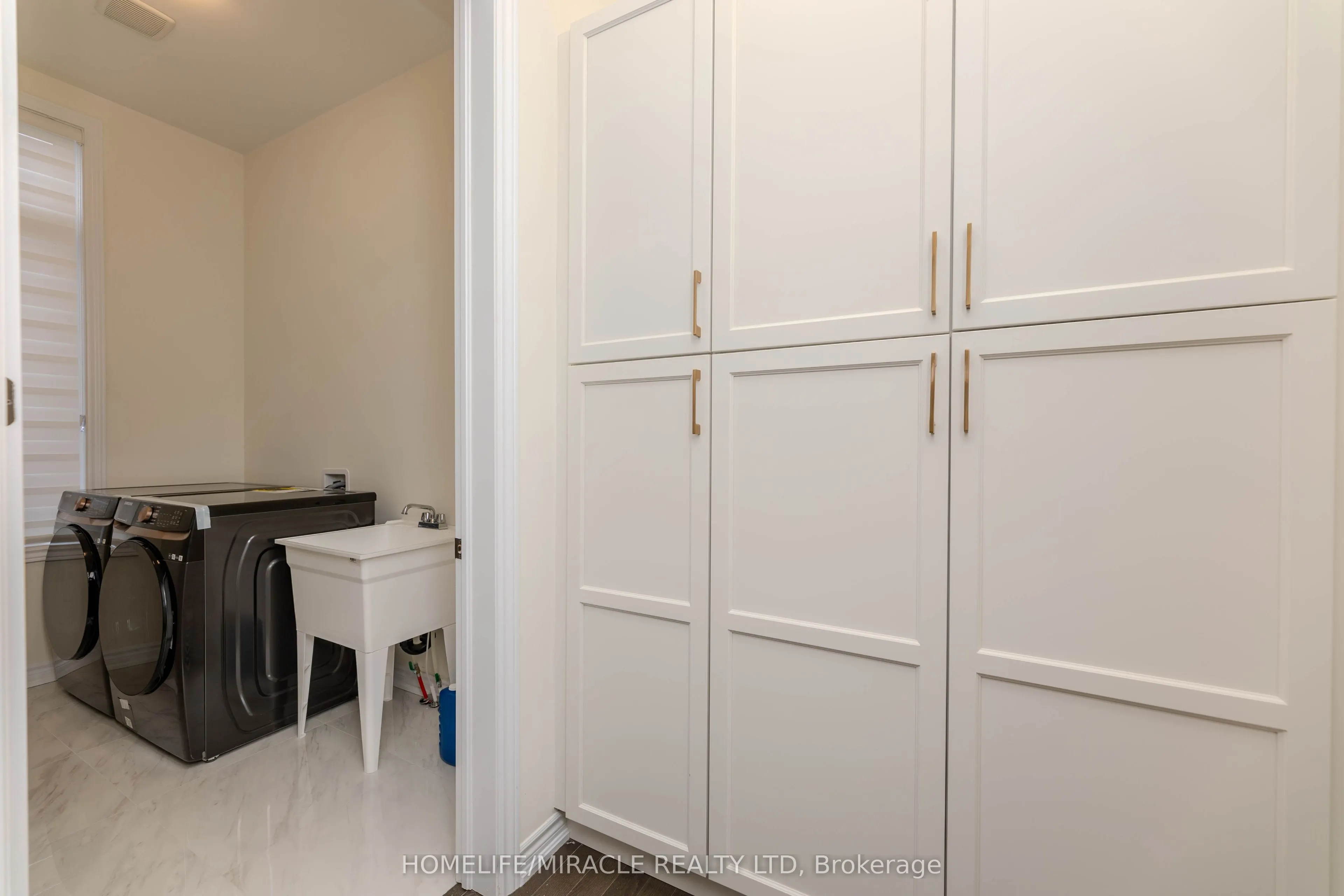 89 Halldorson Avenue