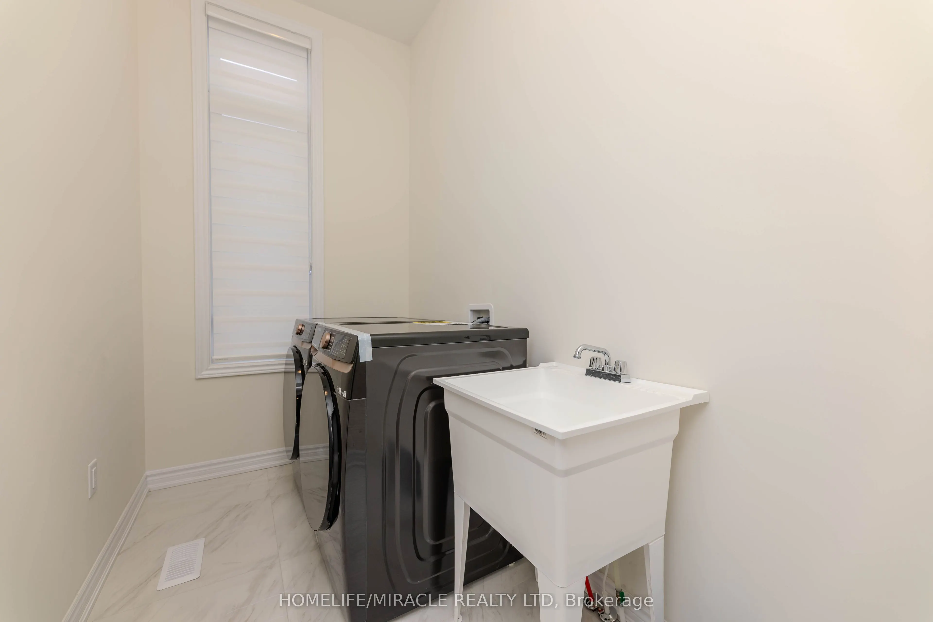 89 Halldorson Avenue